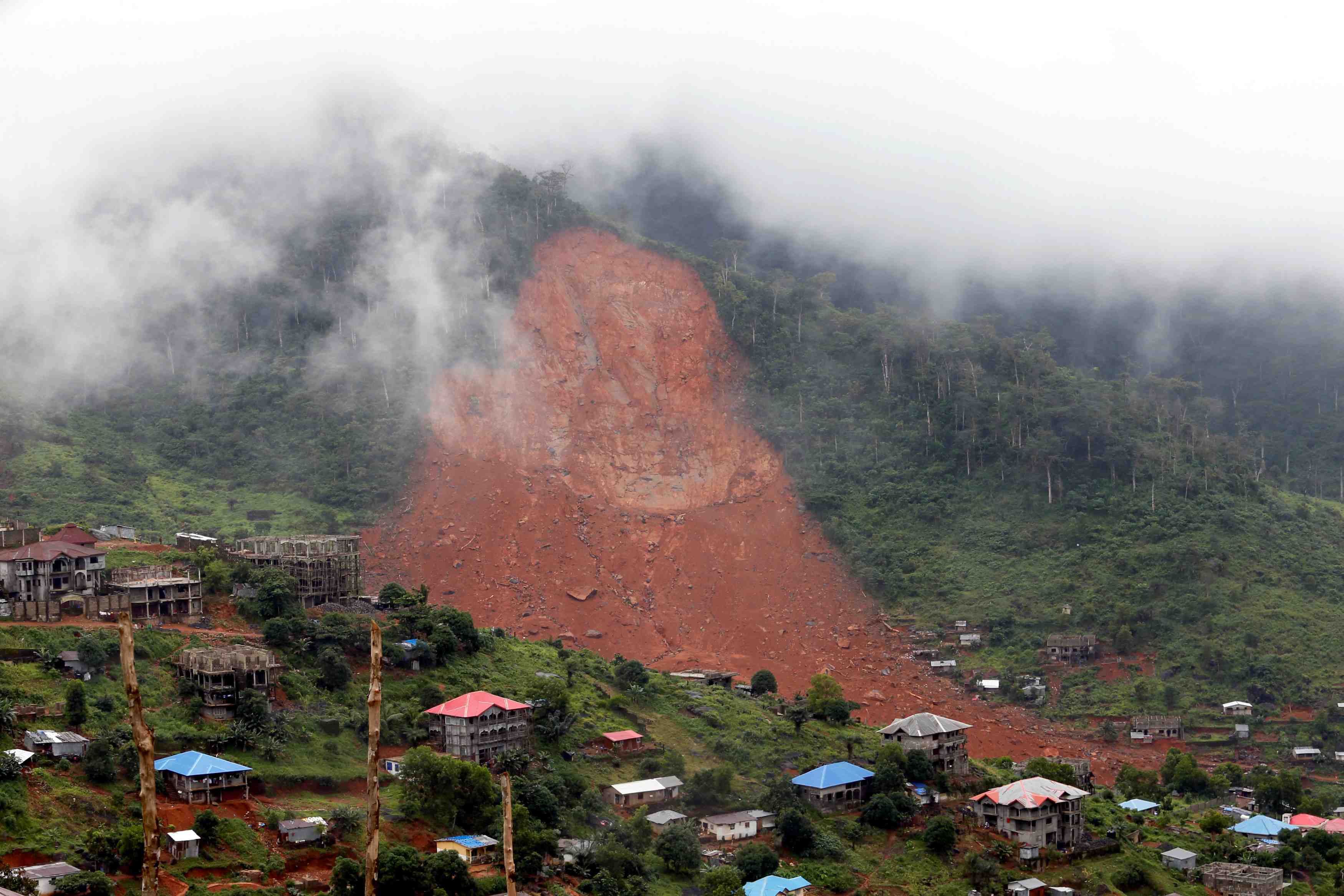 Sierra leone: environ 600 disparus apres le glissement de terrain