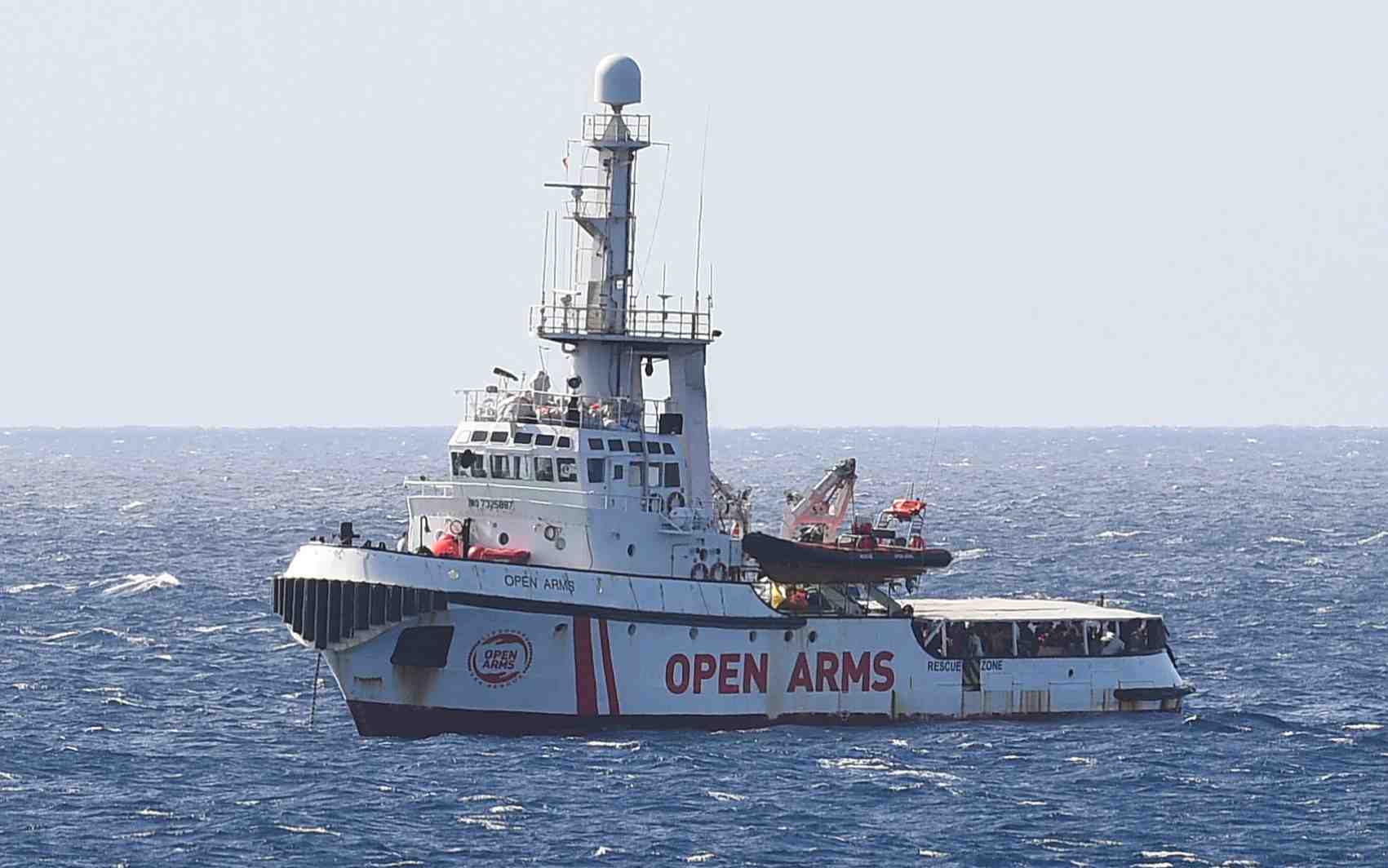 Madrid propose de prendre en charge une partie des migrants secourus par l'open arms