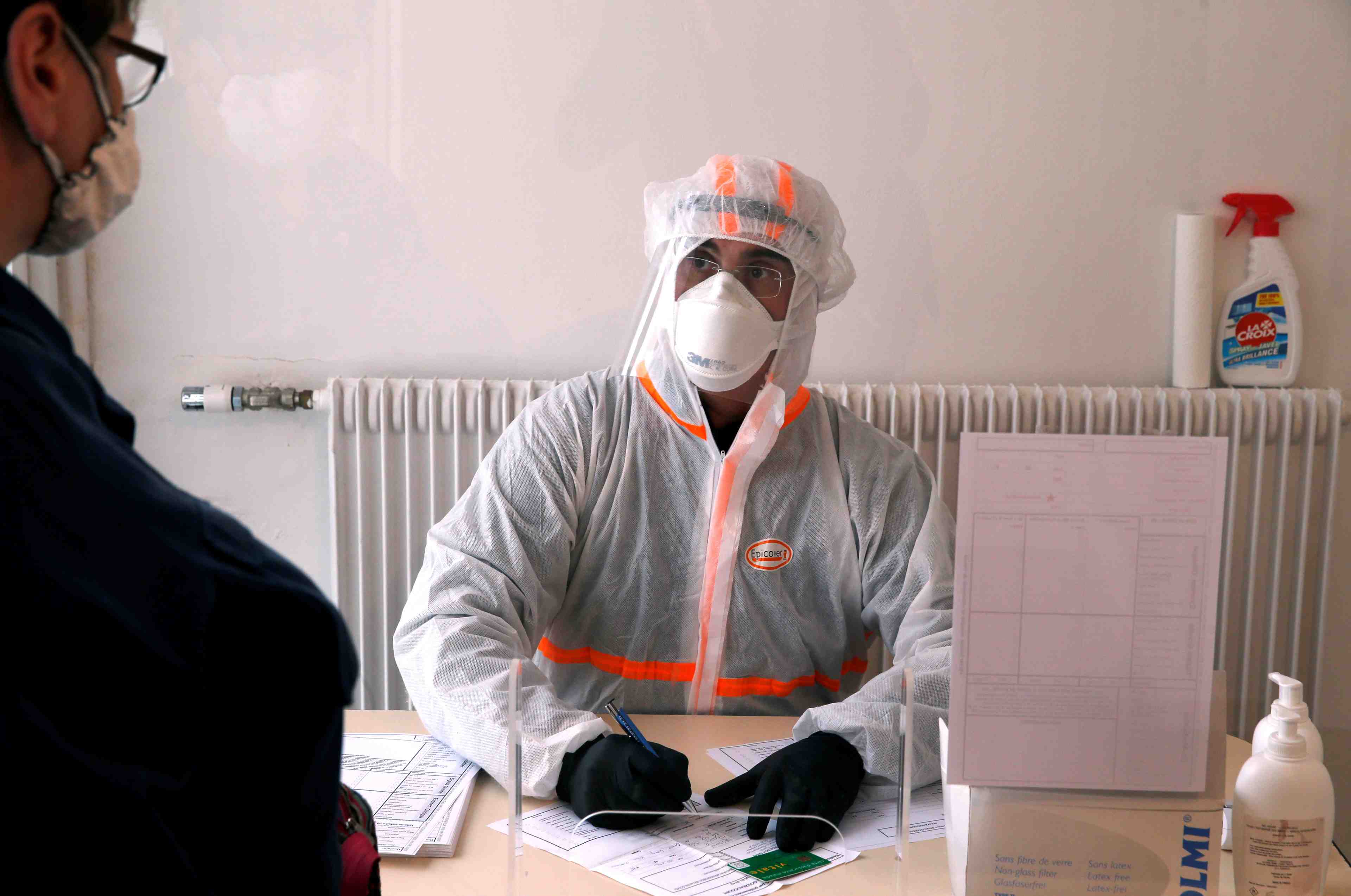 Coronavirus: 427 nouveaux deces en france, plus de 24.000 morts au total