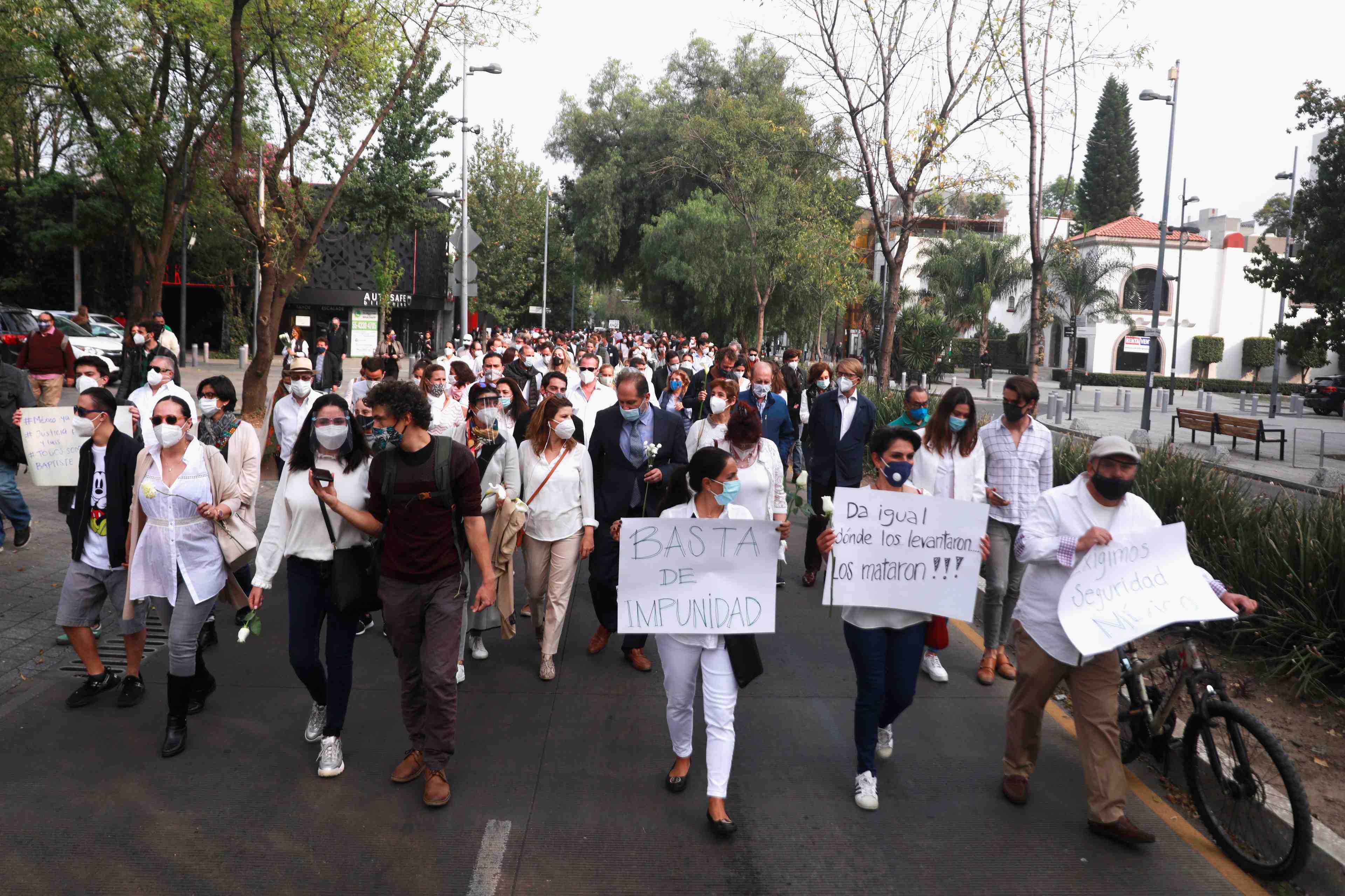 Manifestation au mexique apres l'assassinat d'un homme d'affaires francais