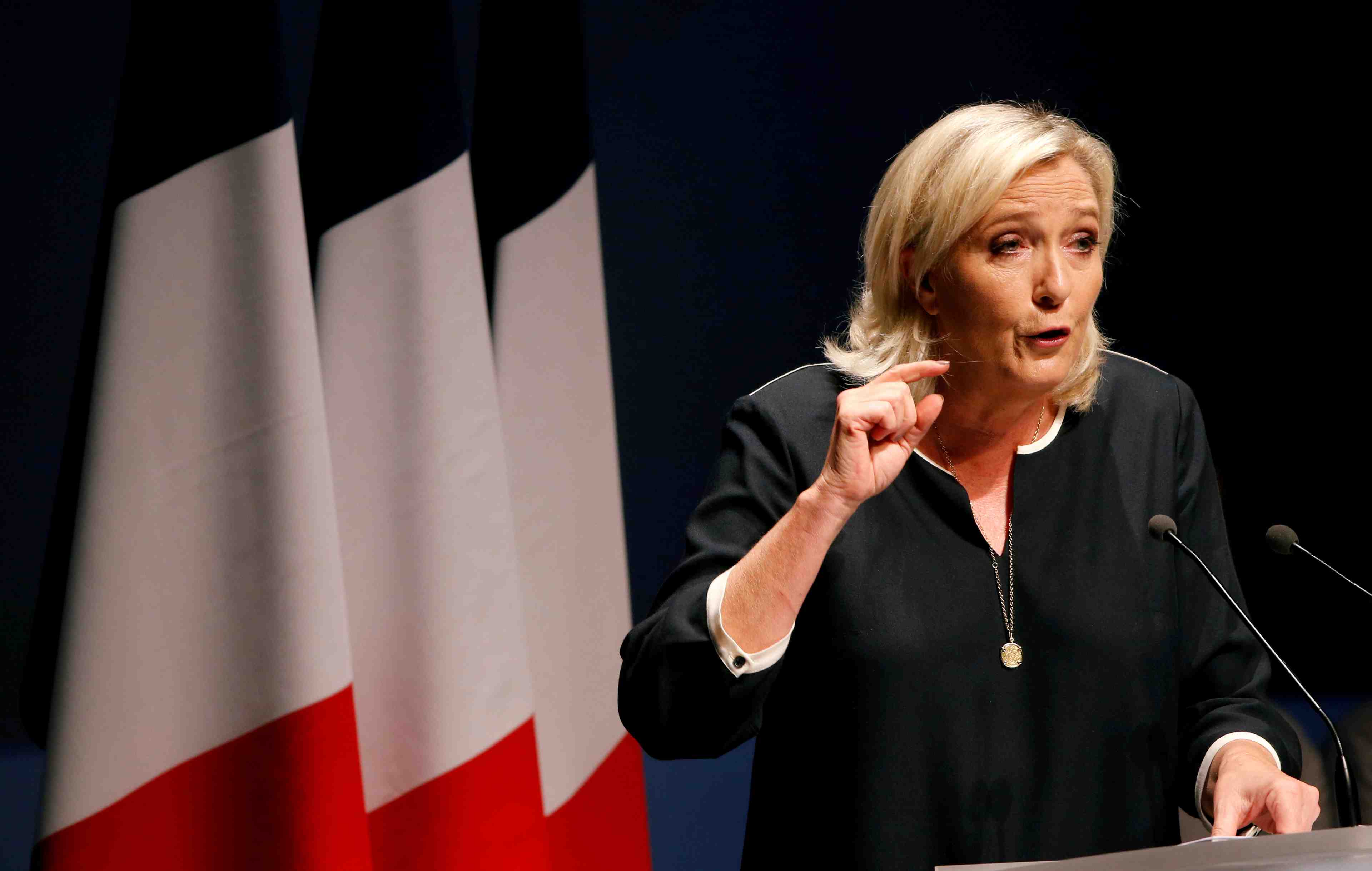 Le pen appelle au "sursaut" de ses electeurs