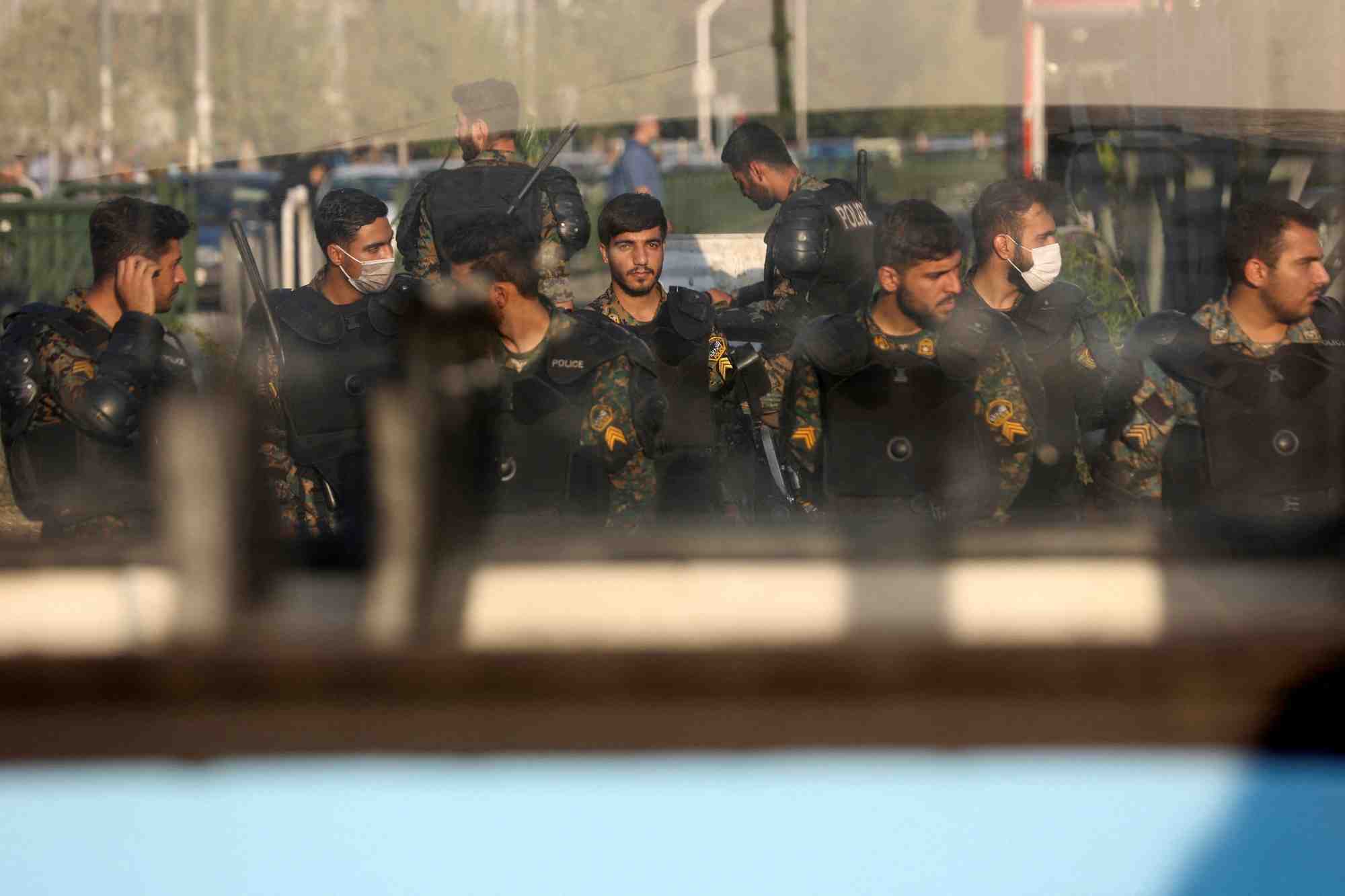 Photo d'archives des forces de police anti-emeute iraniennes dans une rue de teheran