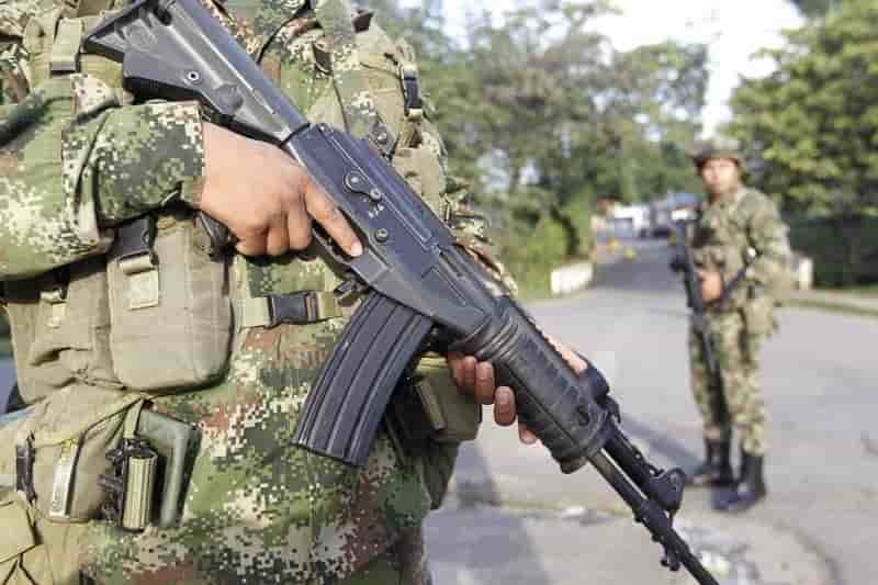 Bogota riposte a la mort de dix soldats tues par les farc
