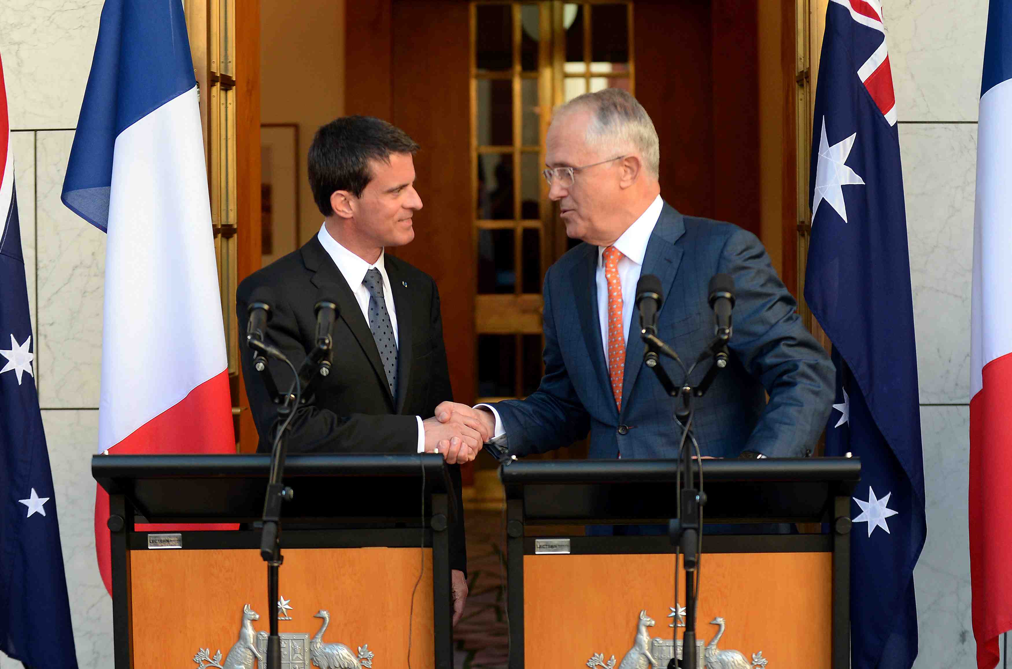 Valls rassure l’australie sur la construction sur place des futurs sous-marins