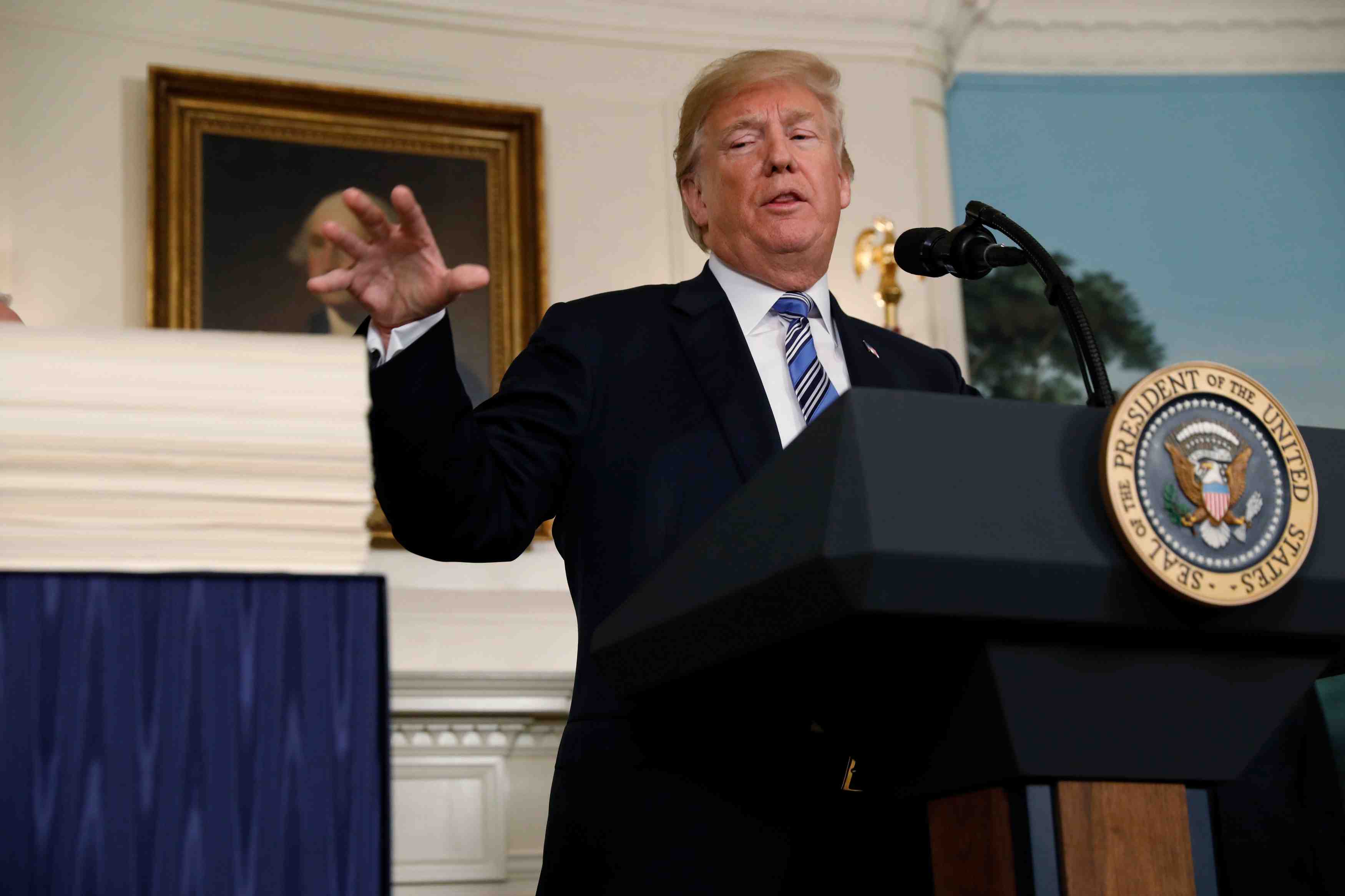 Usa: trump a signe la loi de financement de 1.300 milliards de dollars
