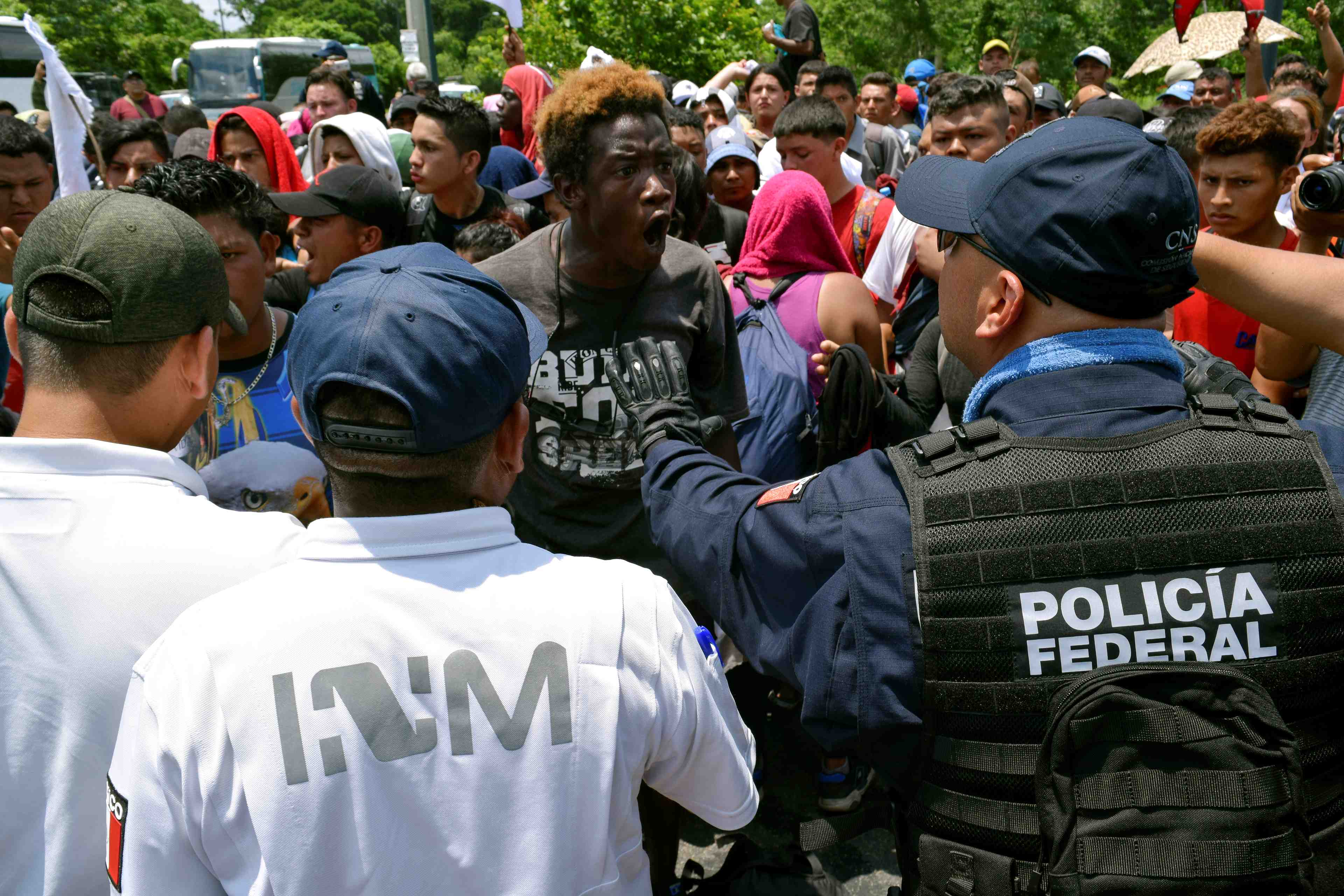 Migrants bloques a la frontiere avec le guatemala au mexique