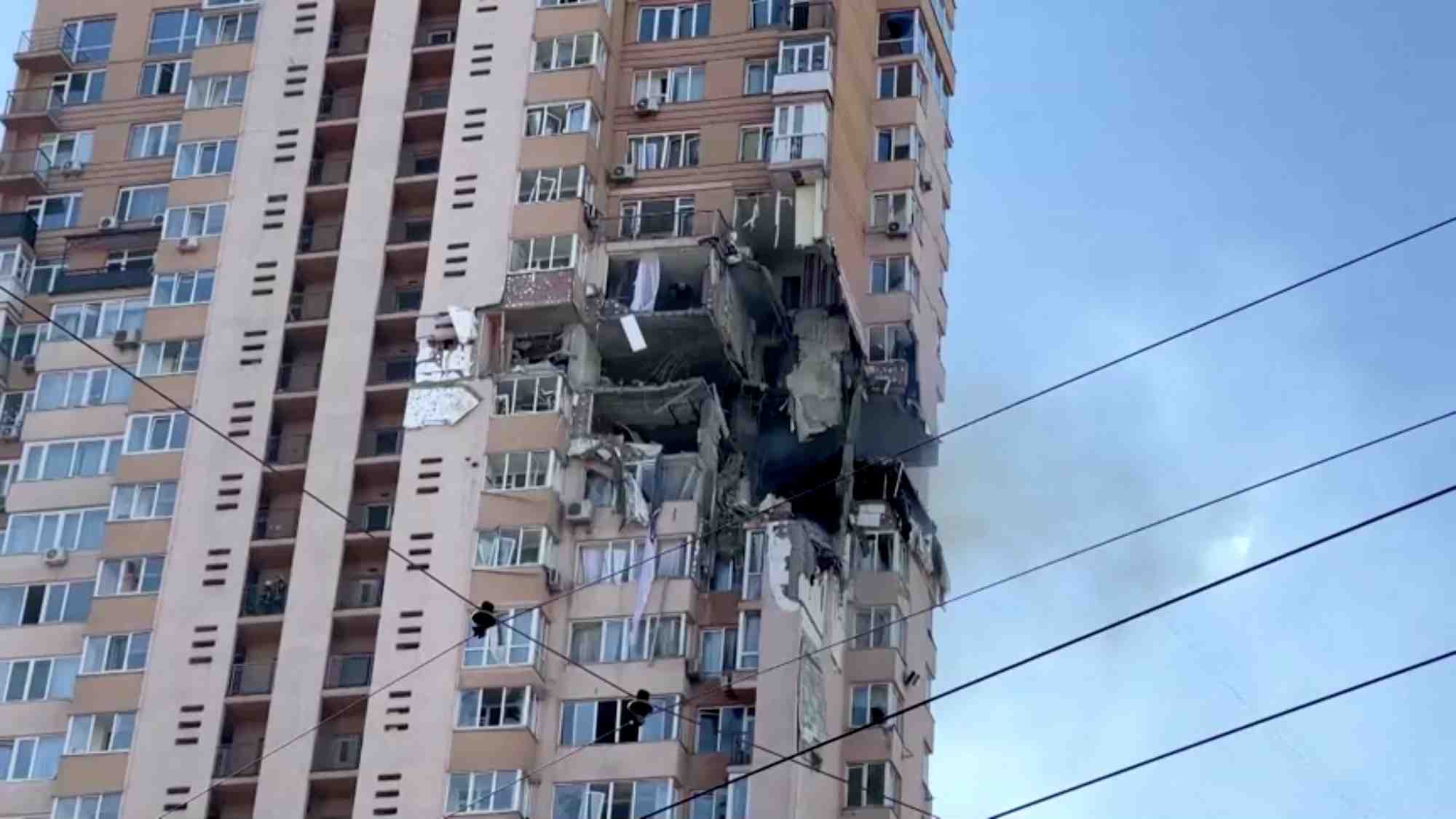 Les bombardements russes continuent en ukraine, kiev resiste