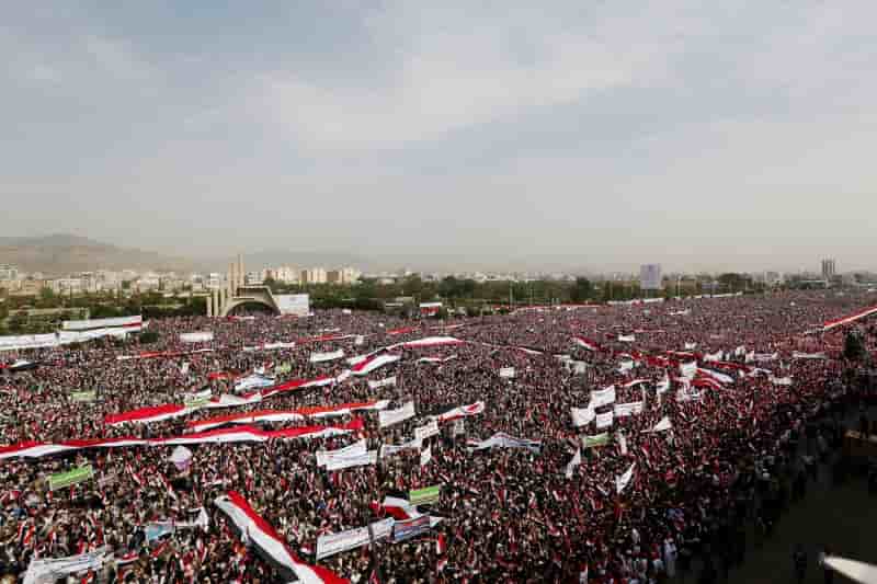Une foule immense apporte son soutien aux houthis au yemen