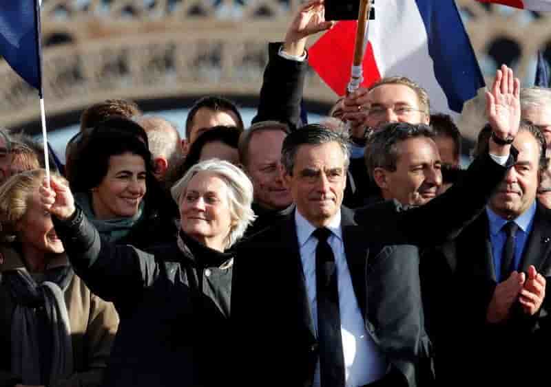 Fillon reste, l'hypothese juppe en suspens