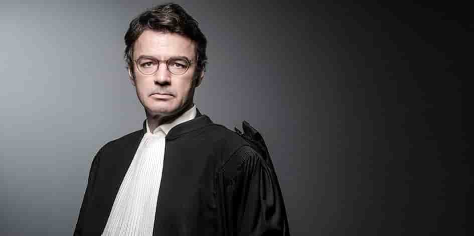L'avocat français et président de la LICRA (Ligue internationale contre le racisme et l'antisémitisme), Mario Stasi, pose lors d'une séance photo à Paris le 8 novembre 2017.