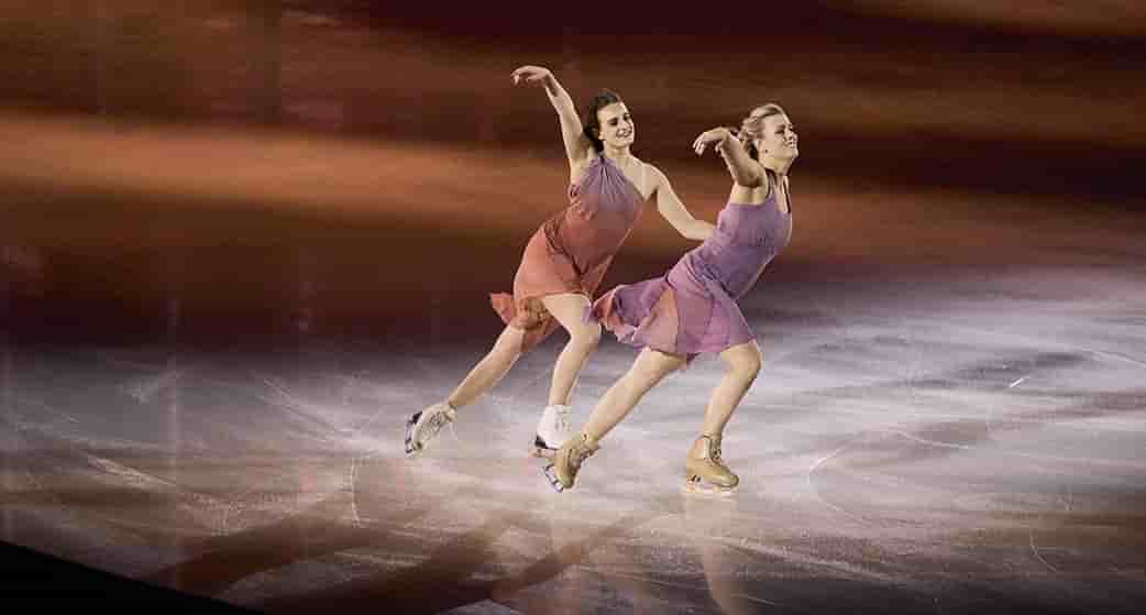 Gabriella Papadakis et l’Américaine Madison Hubbell, lors du gala Art on ice, le 6 février à Zurich.
