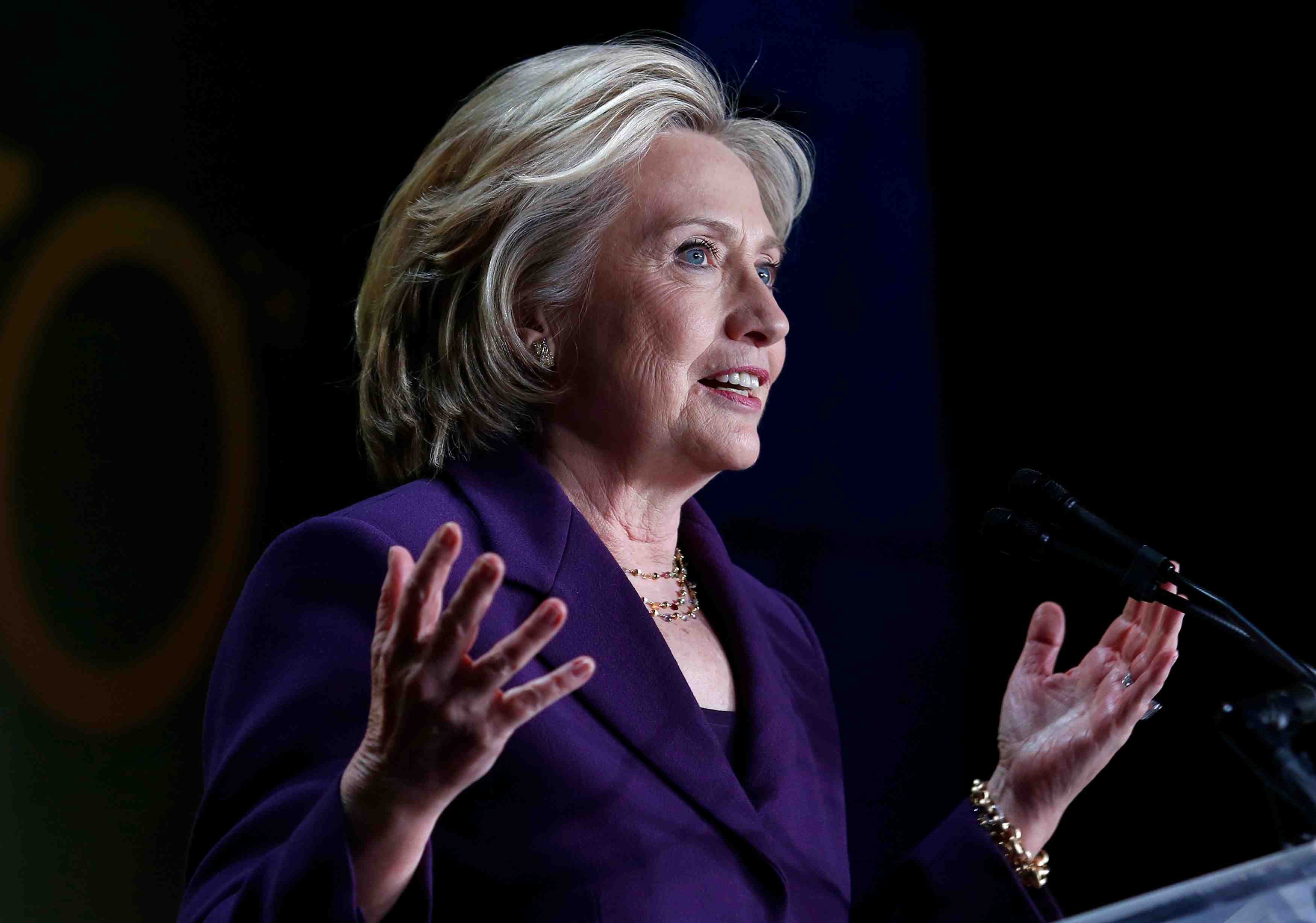 Pour clore la polemique, hillary clinton demande la publication de ses courriels