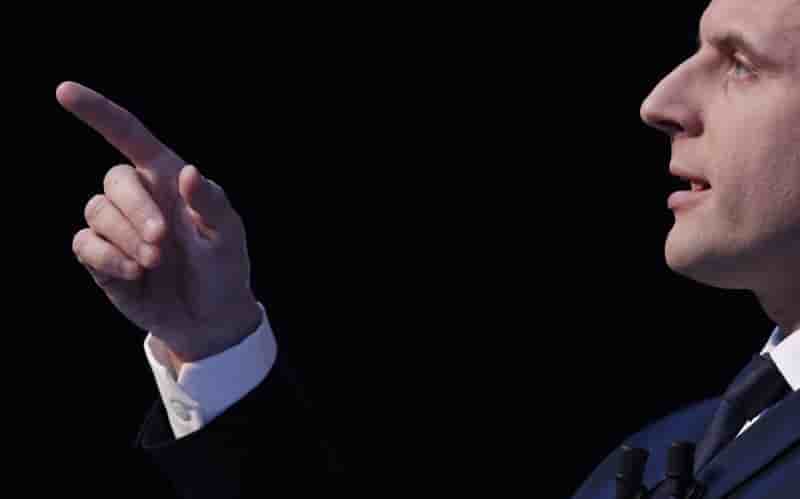 Macron premier dans un sondage, sauf si juppe se presente