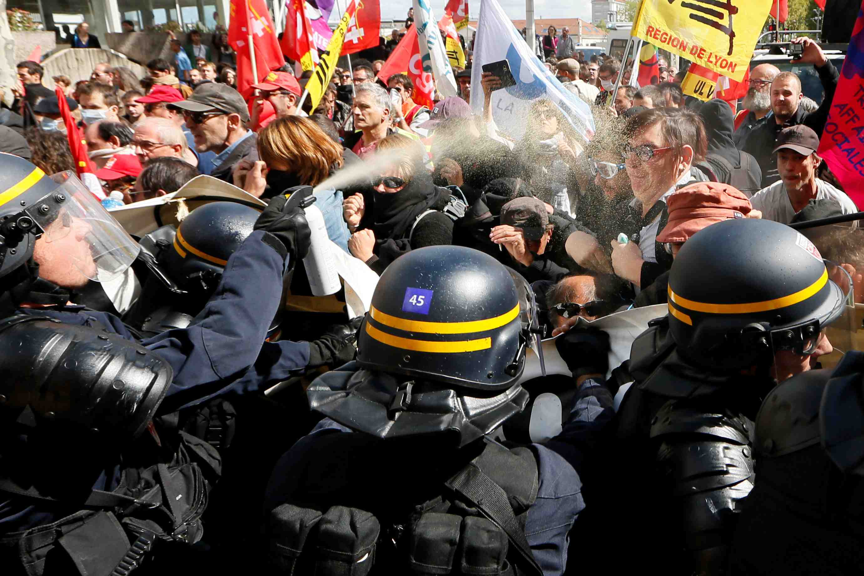 Incidents a paris et lyon dans les manifestations