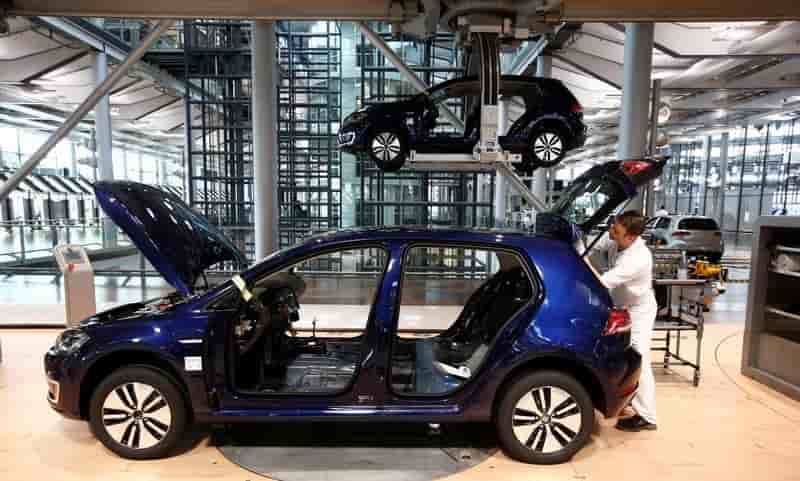 Le marche automobile allemand pourrait baisser de 2% en 2018, selon la vda