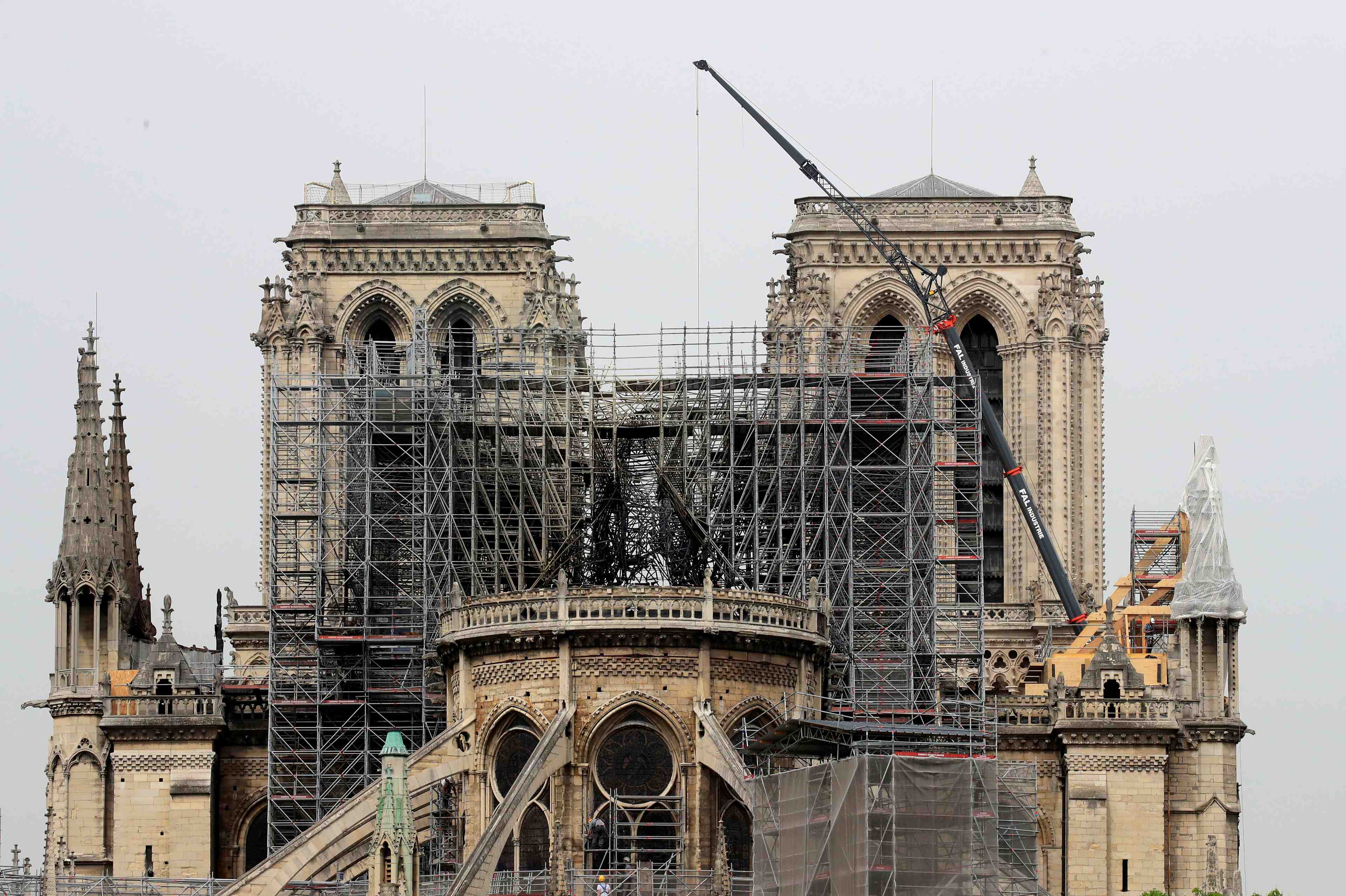 Notre-dame: europe echafaudage exclut les hypotheses du megot et des ascenseurs