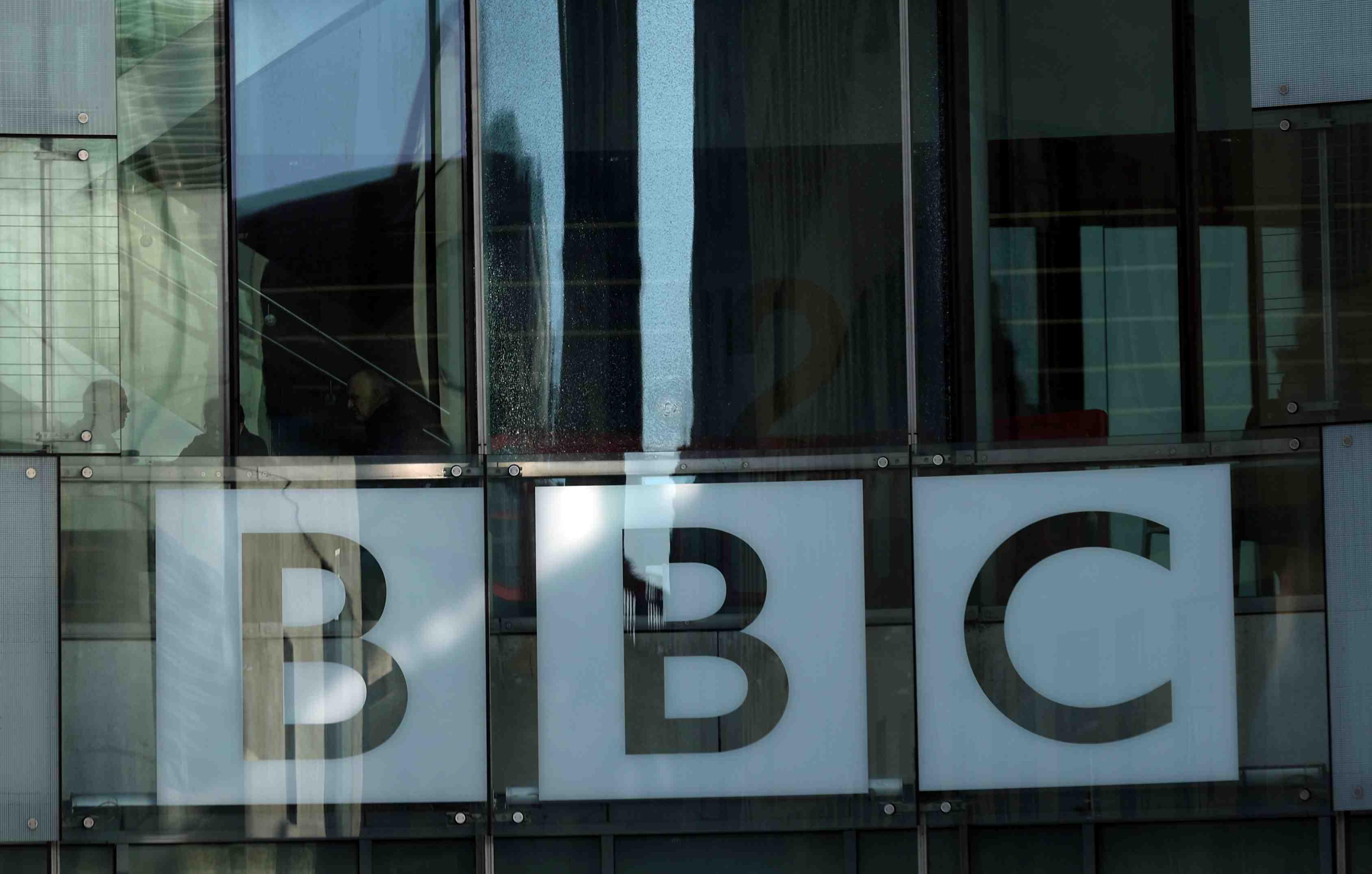 Moscou restreint l'acces au service russe de la bbc et a radio liberte