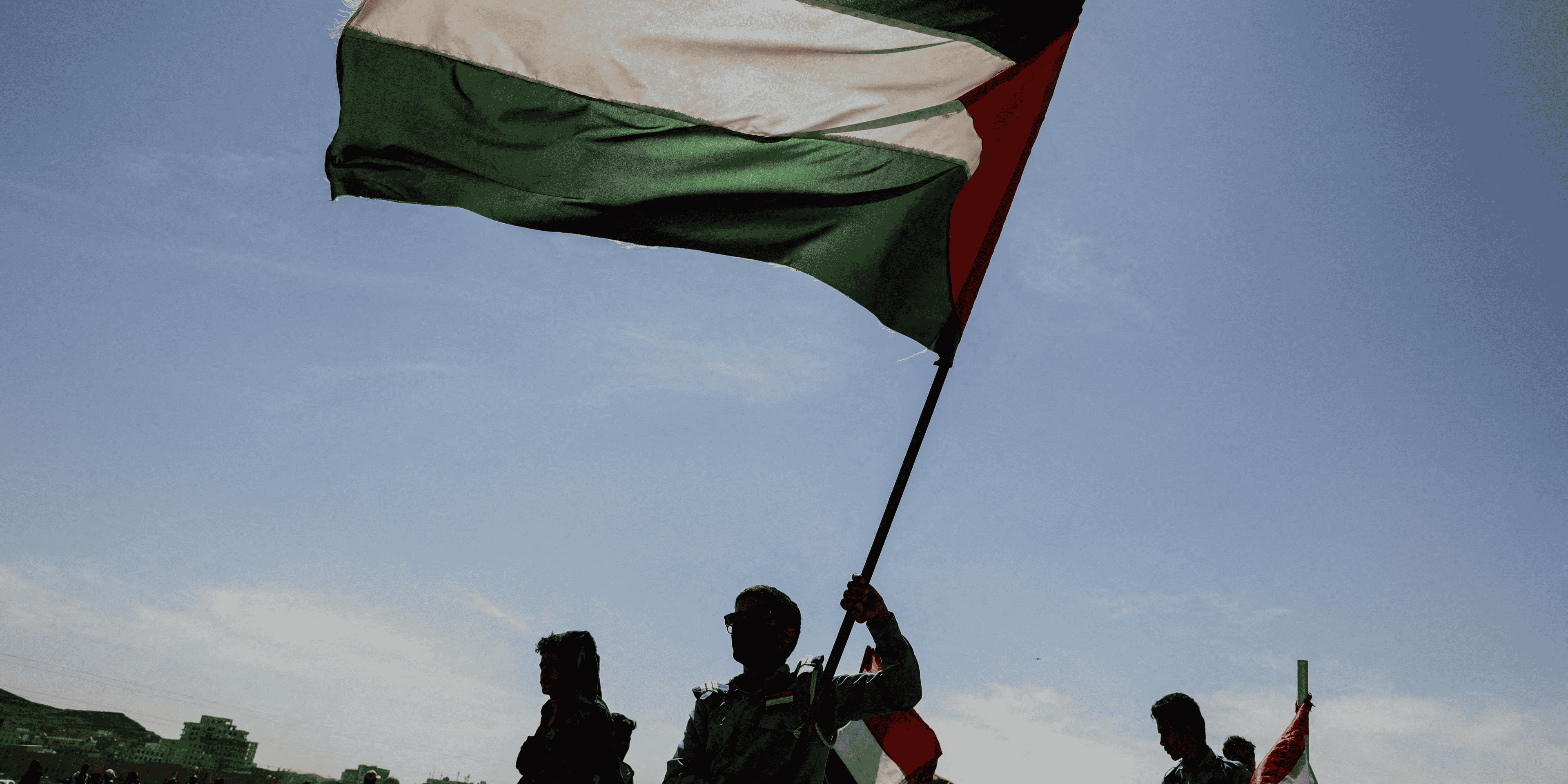 Des partisans armes des houthis defilent a sanaa, yemen