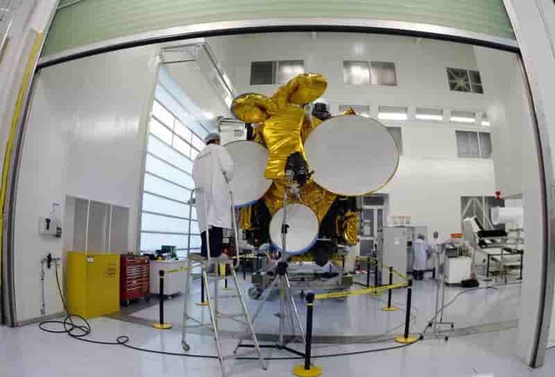 Eutelsat abaisse ses objectifs financiers