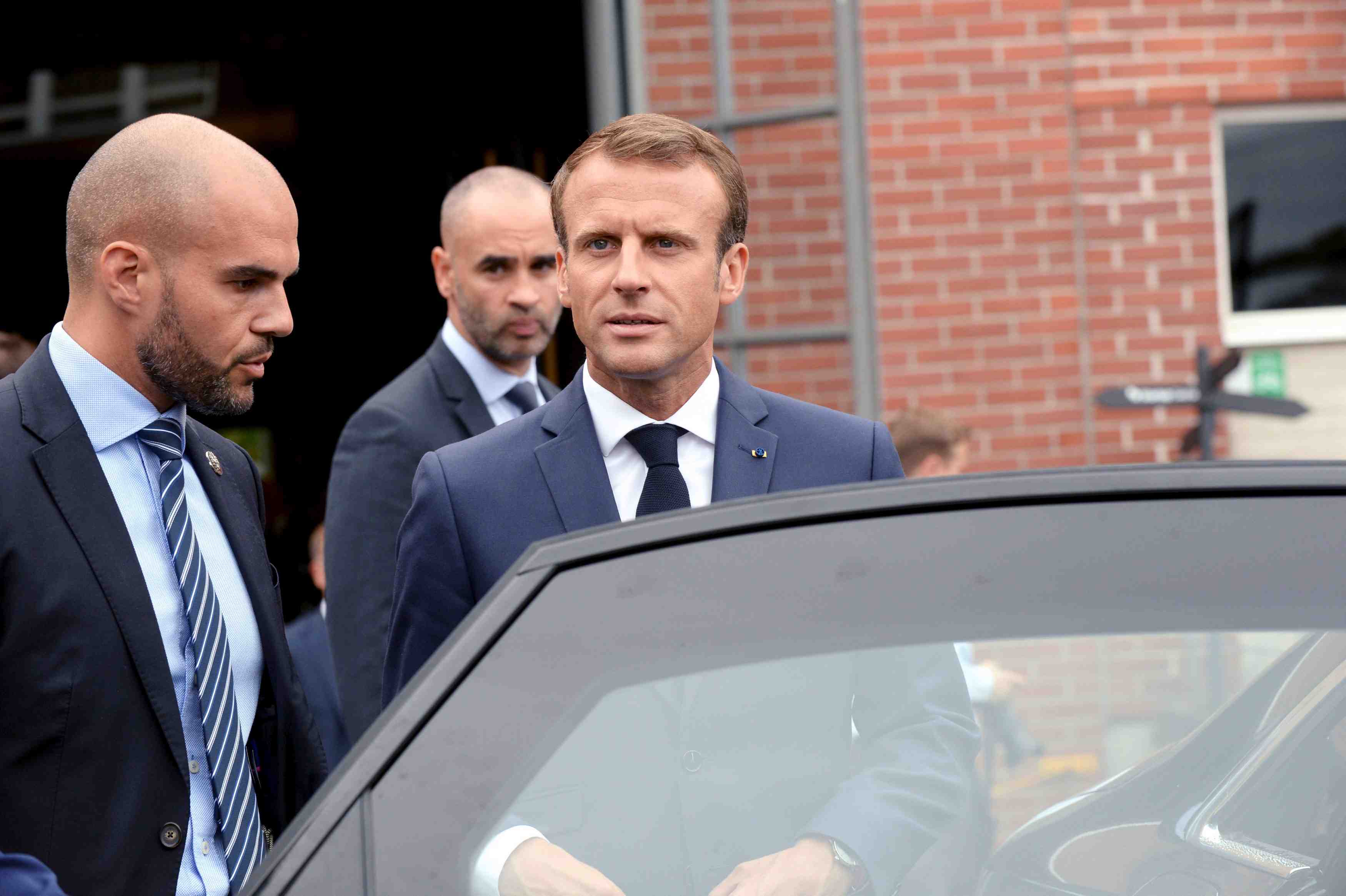 La cote de macron au plus bas dans un sondage bva