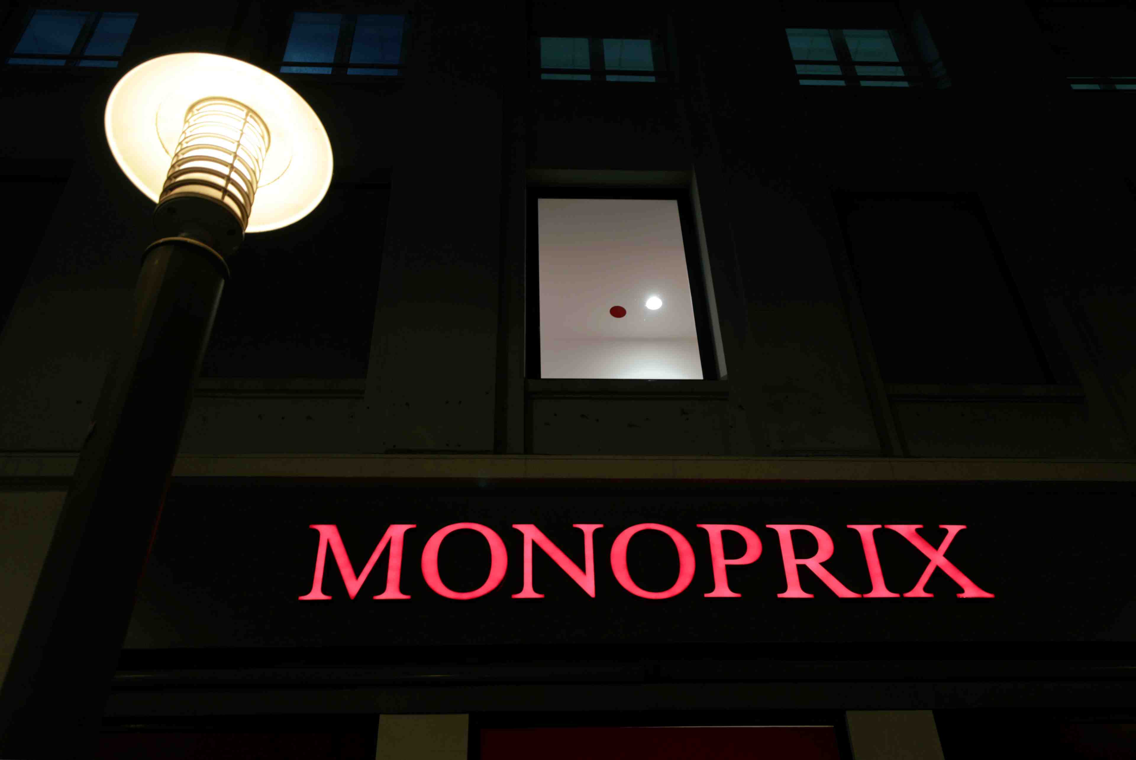 Slogan anti-police: monoprix retire de ses rayons les smoothies d'une marque allemande