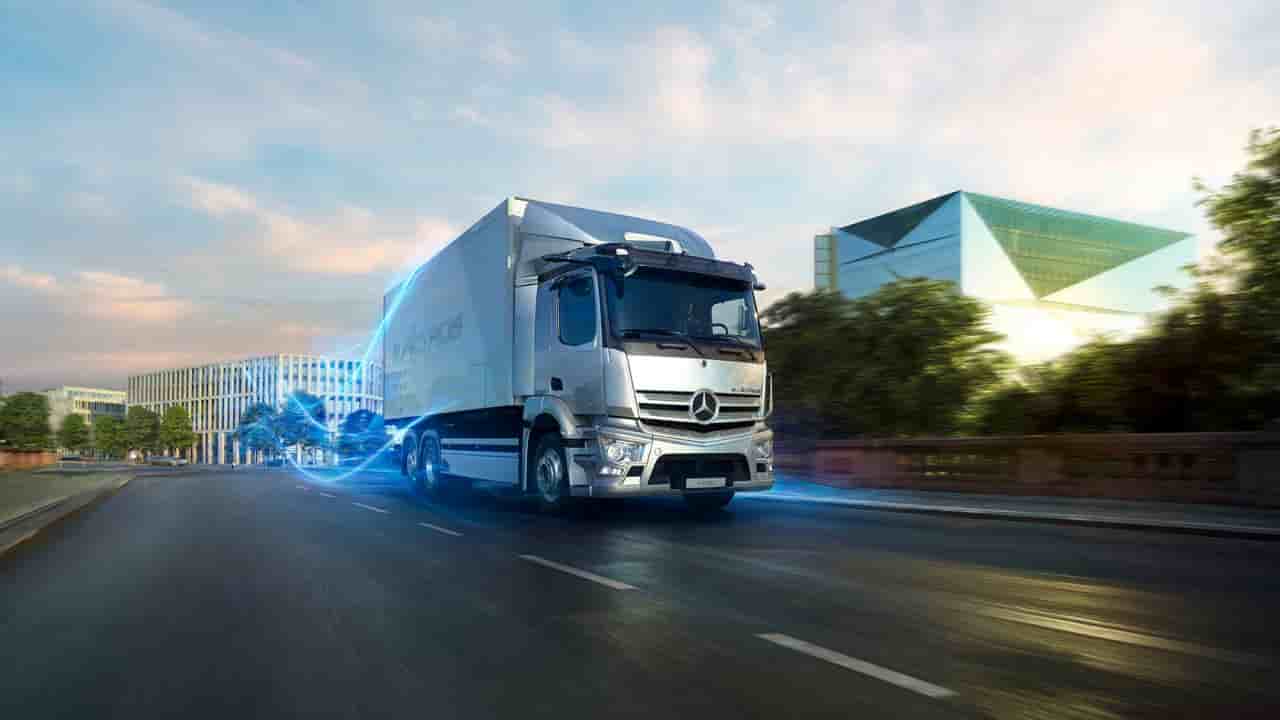 L'Europe porte pour objectif l'installation de bornes de recharge pour poids lourds électriques tous les 60km sur les autoroutes européennes d'ici 2030.