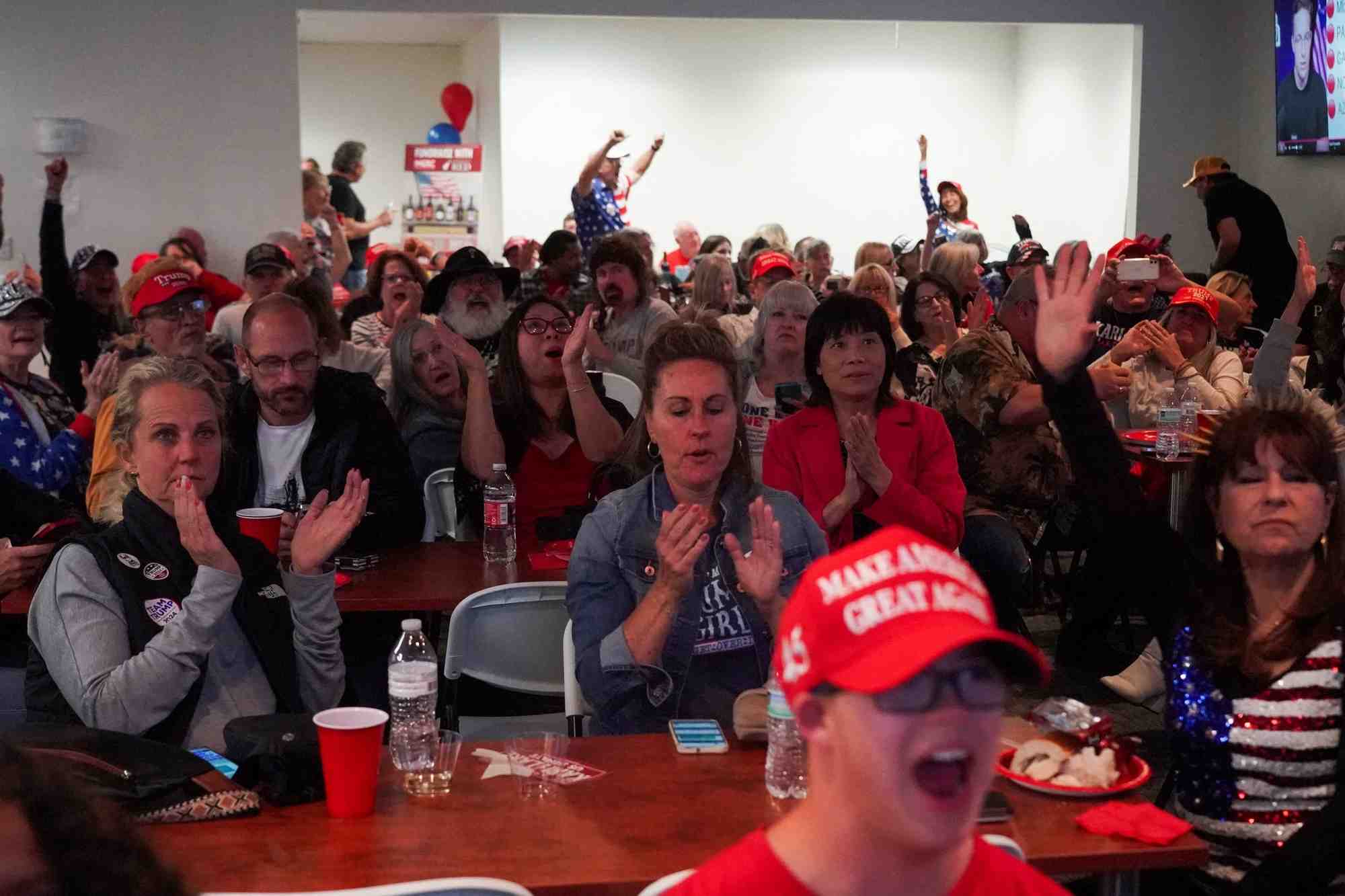 Une soiree de surveillance electorale au comite republicain du comte de maricopa a chandler, dans l'arizona