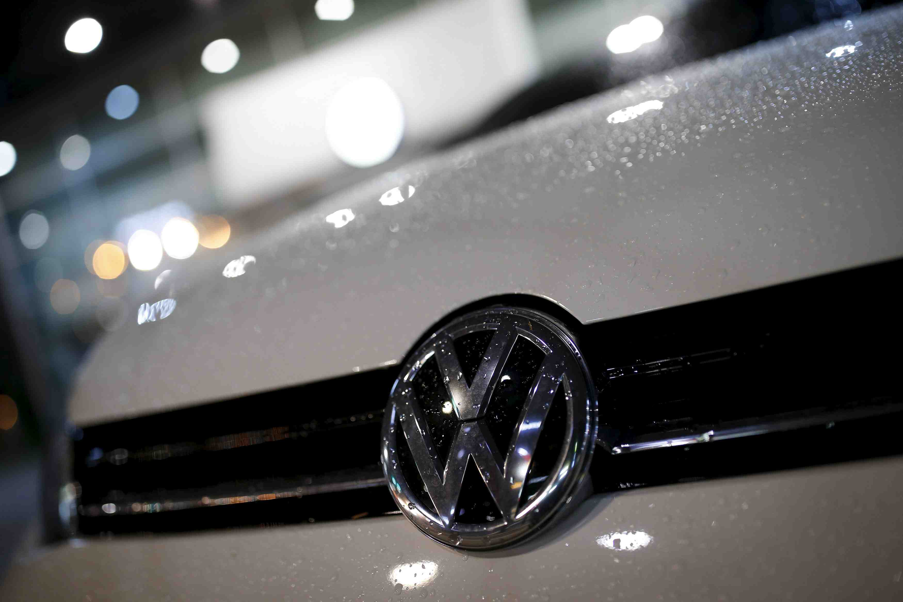 Vw et ses banques s'accordent sur un pret relais de 20 milliards d'euros
