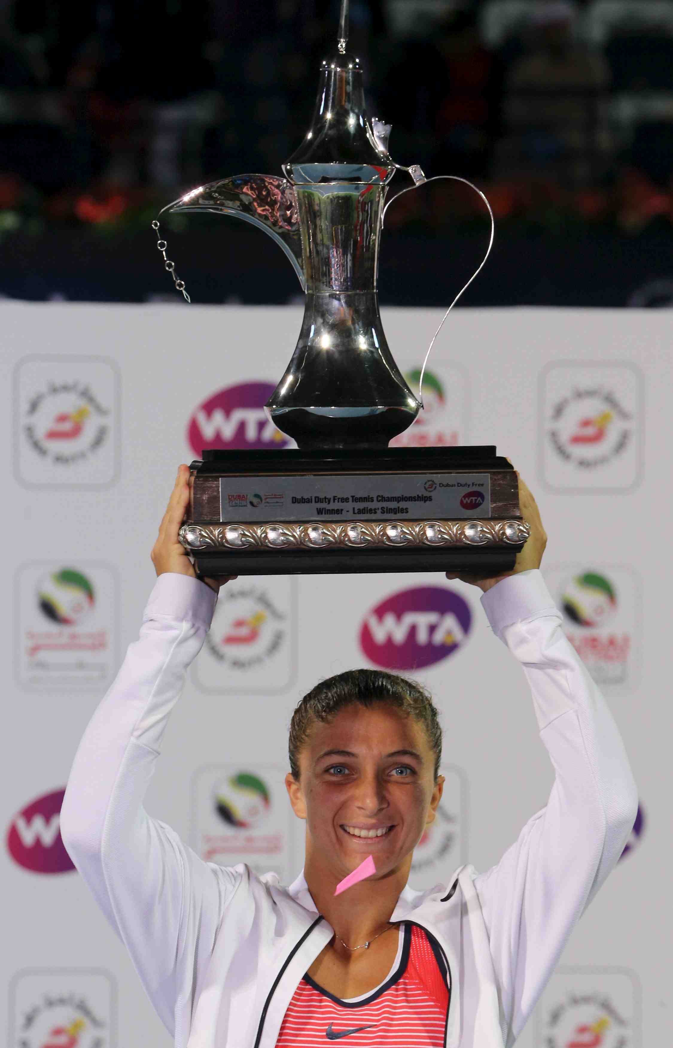 Errani ecrase strycova et remporte le tournoi de dubai