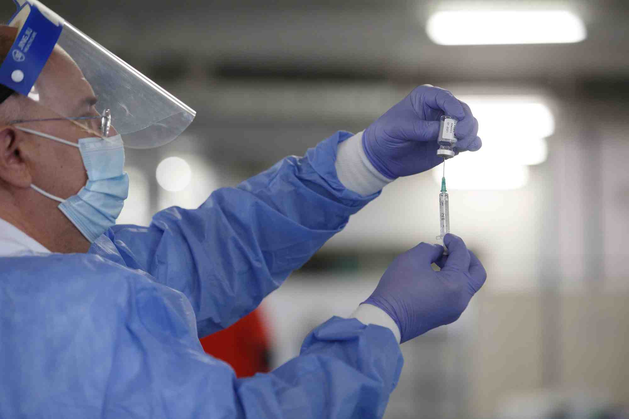 Coronavirus: casse-tete sur la 2e dose apres les restrictions pour le vaccin d'astrazeneca