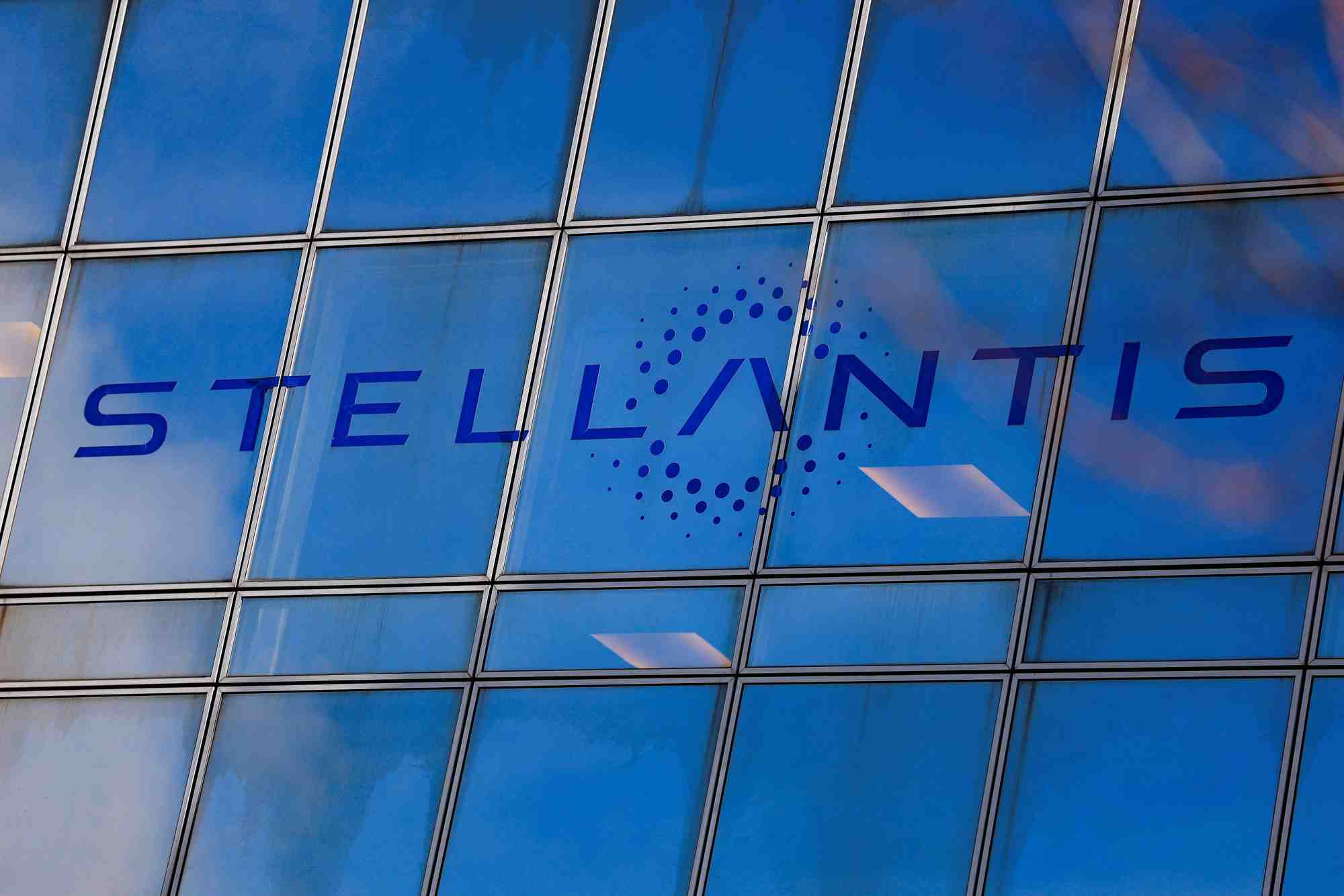 Stellantis se retrouve aujourd'hui dans le bas du tableau des grands constructeurs traditionnels en termes de capitalisation.
