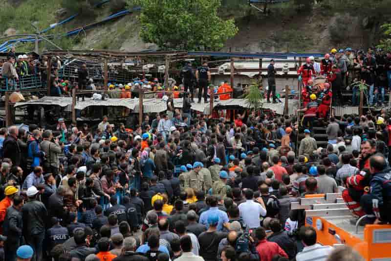 Plus de 245 morts dans une mine turque, 120 disparus
