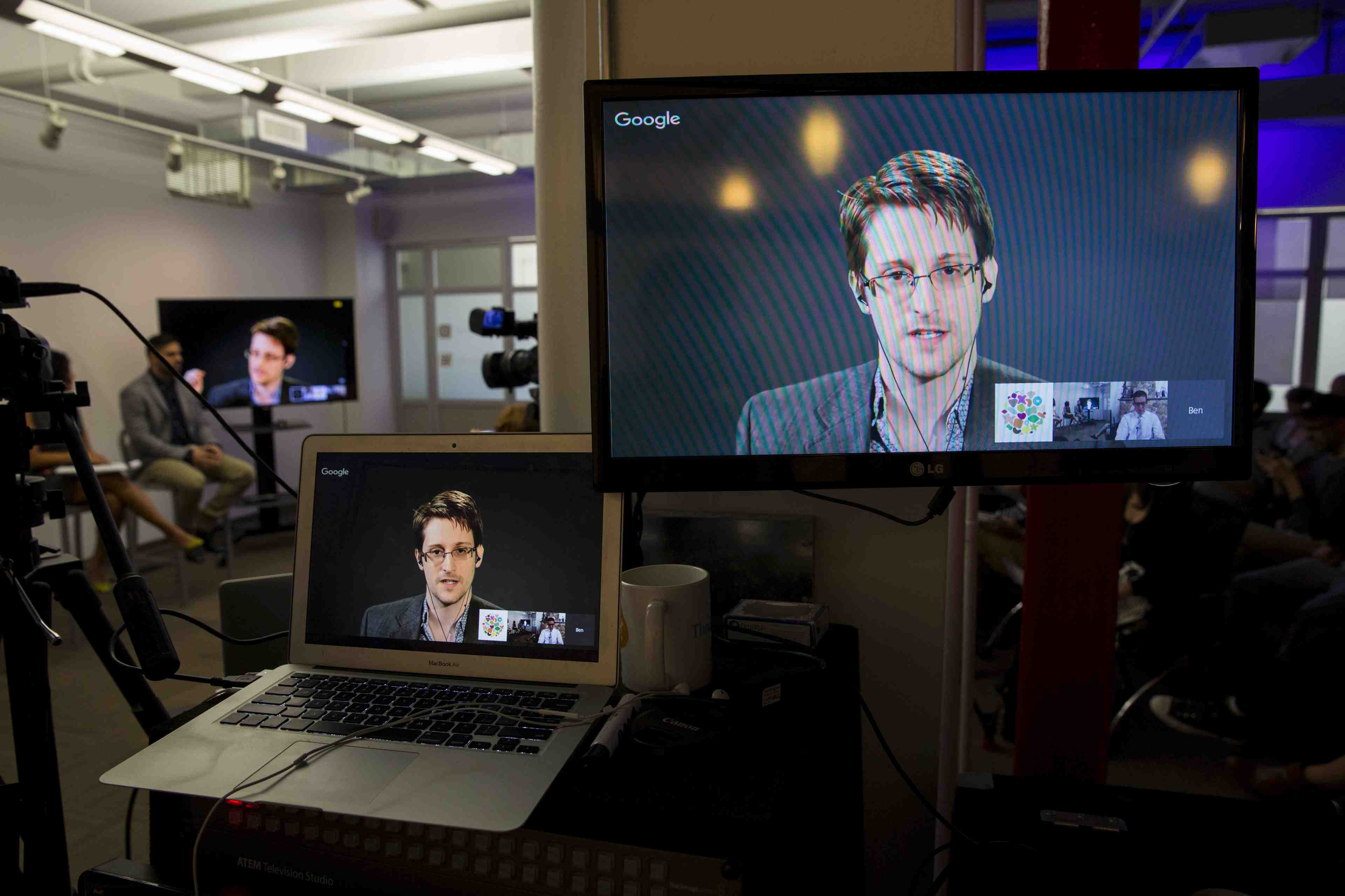 Debuts remarques d’edward snowden sur twitter