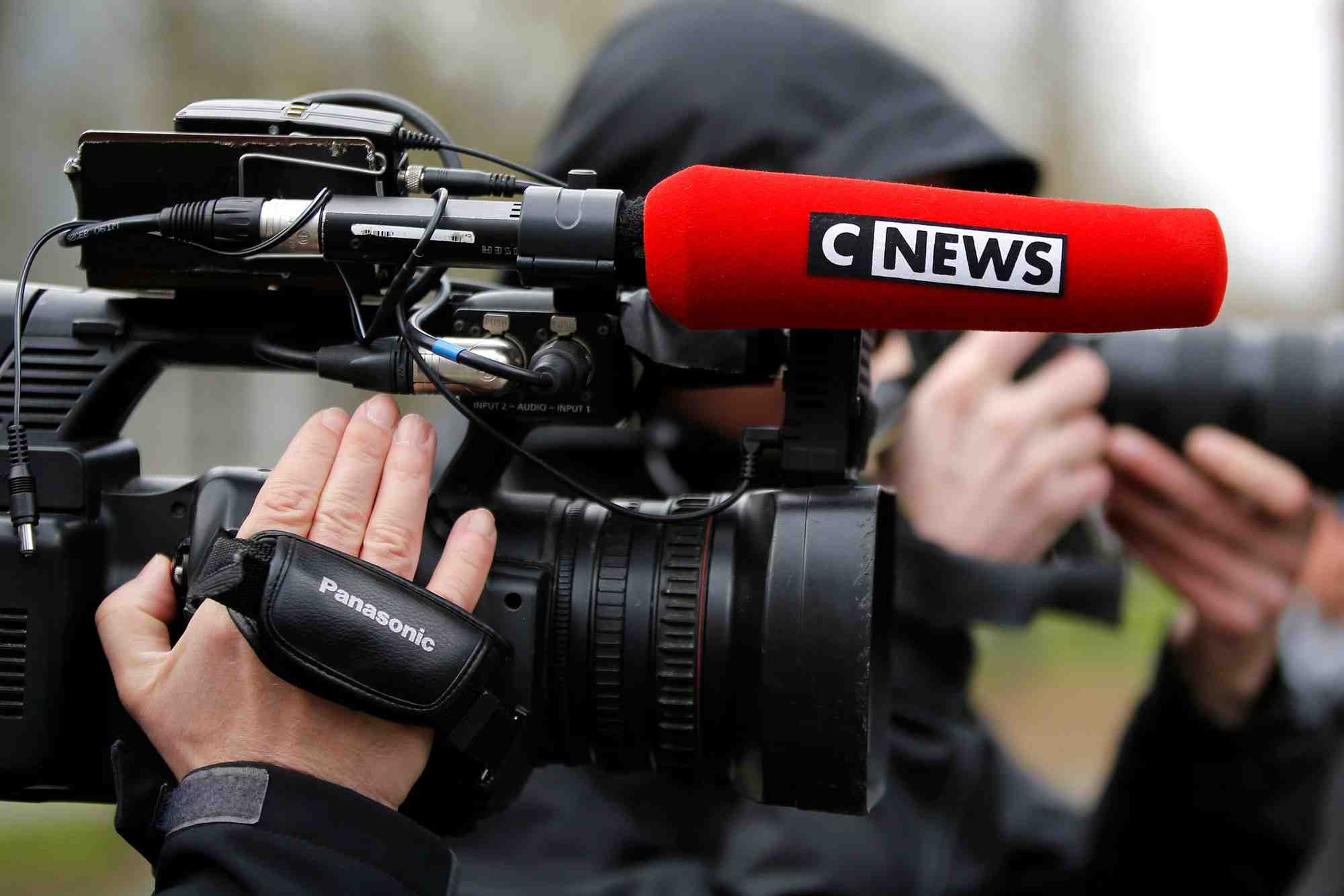 Sur le podium des chaînes d'info, CNews est deuxième en audience, derrière BFMTV, mais elle progresse.