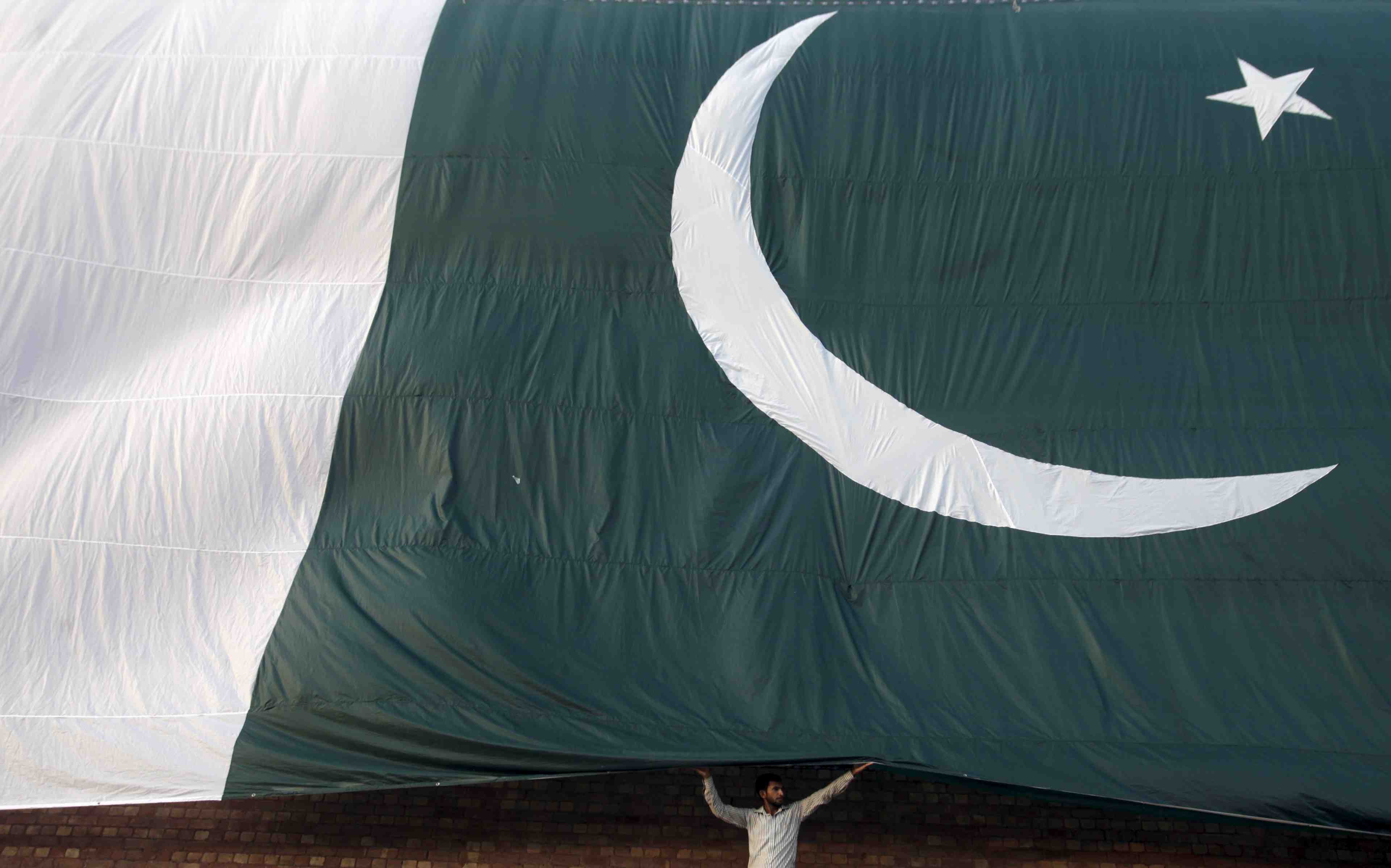 Le pakistan interdit un parti islamiste a l'origine de manifestations anti-francaises