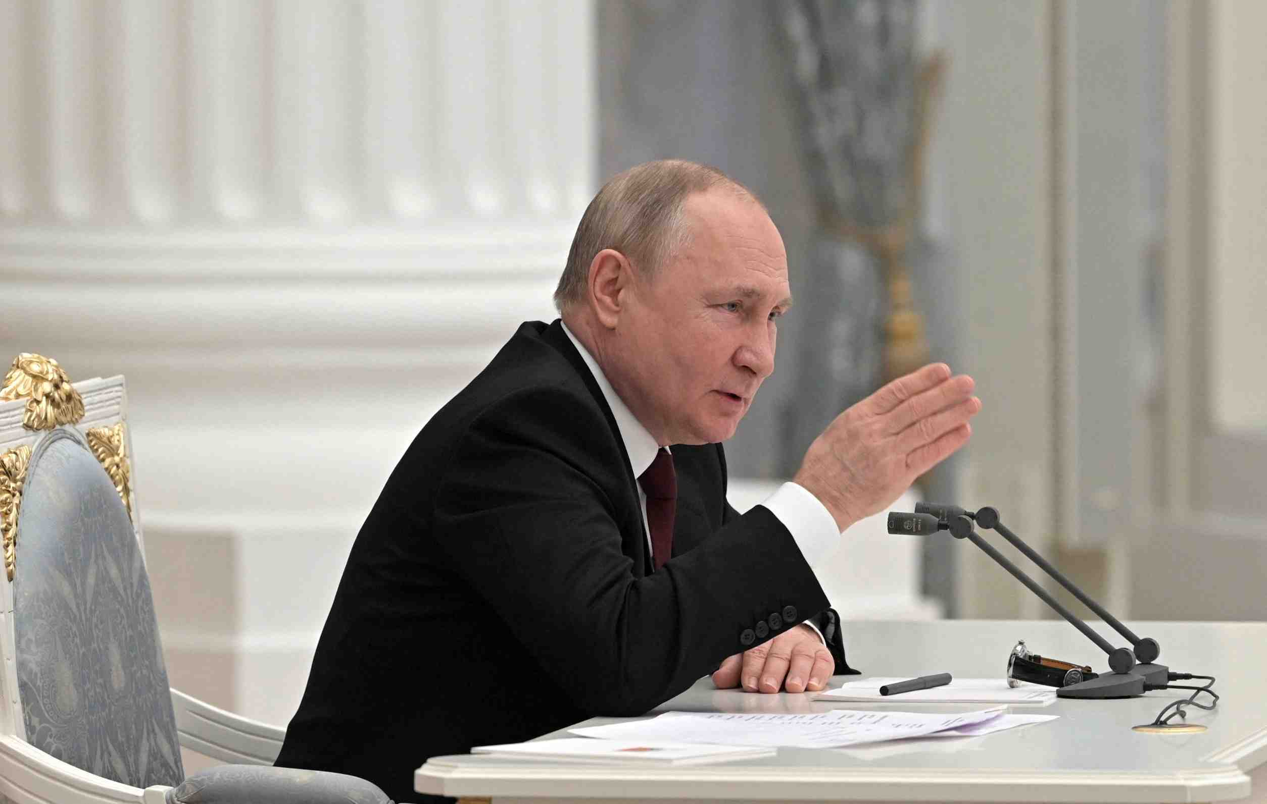 Des troupes russes dans l'est de l'ukraine pour "maintenir la paix"