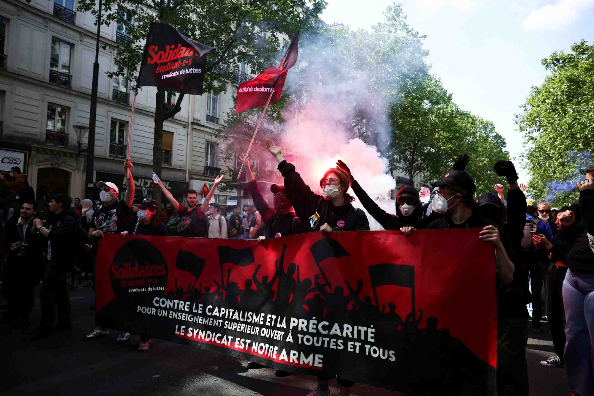 France: un 1er-mai tres politique avant le "troisieme tour" des legislatives