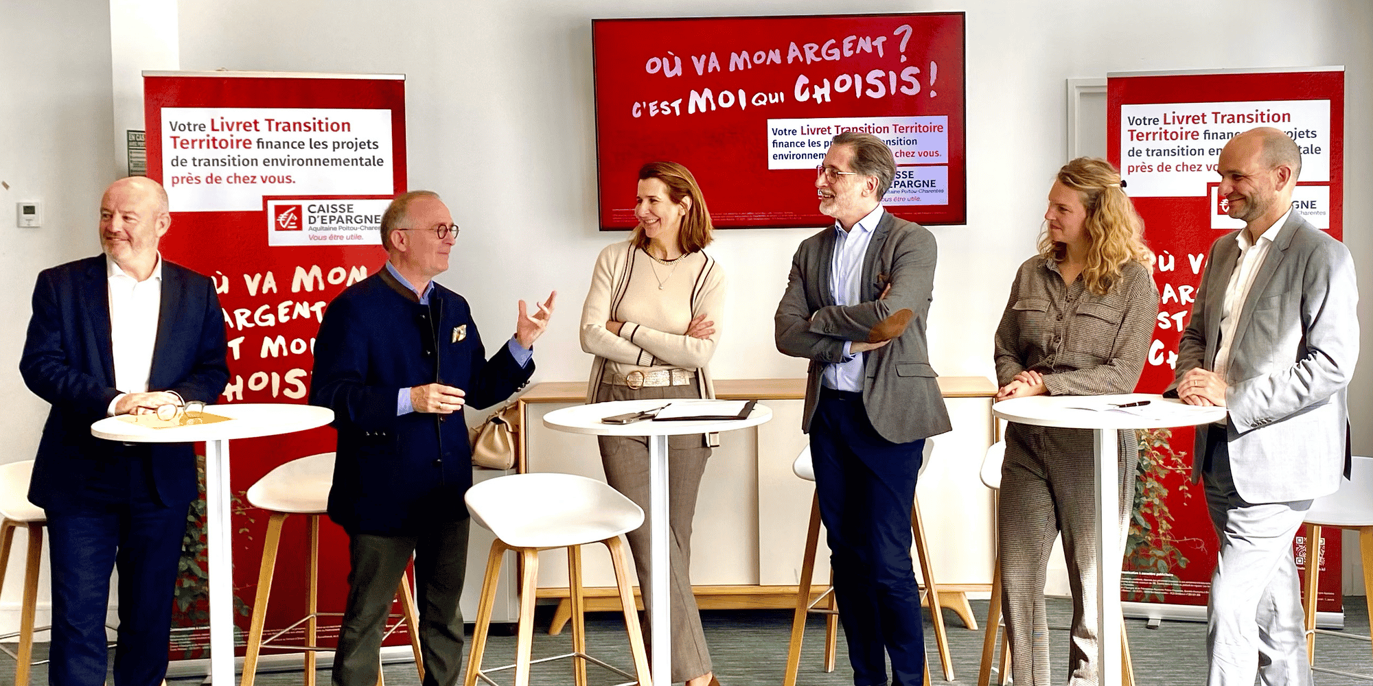 Sébastien Tessier, membre du directoire de la CEAPC en charge du pôle Banque de Détail, Francis Stéphan, directeur général Domofrance, Frédérique Destailleur, présidente du directoire de la CEAPC, Sylvain Téranian, directeur exécutif Domofrance, Marina Rivière, 1ère souscriptrice côté particulier, et Ludovic Renaud, membre du directoire en charge du pôle Banque de Développement Régional de la CEAPC