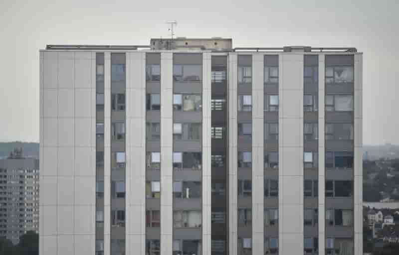 Quatre-vingt-quinze tours d'habitation jugees dangereuses