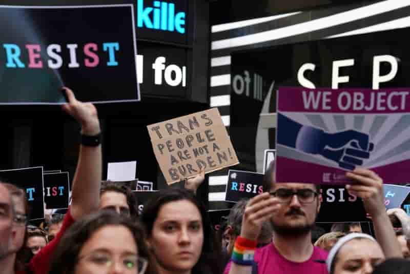 Transgenres: l'armee americaine attend d'en savoir plus
