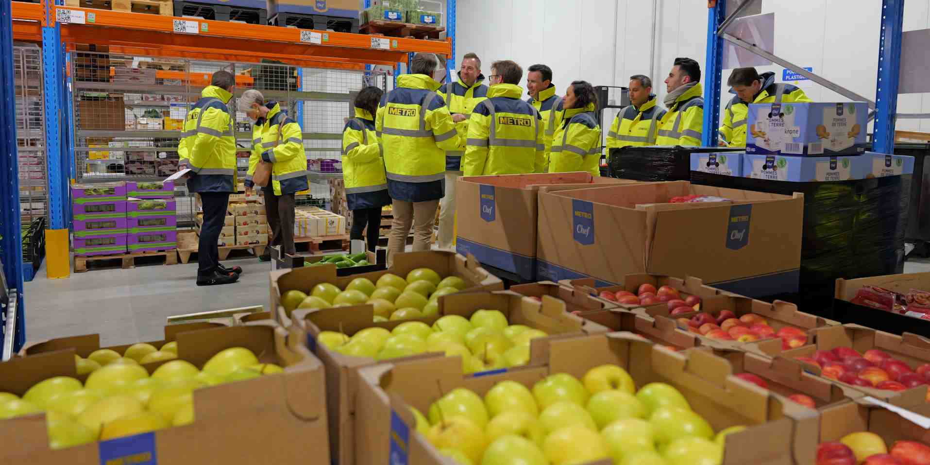 Produits secs, frais et surgelés, boucherie et poissonnerie : l'entrepôt logistique de La Brède voit passer 7 500 références prisées des cafés, hôtels et restaurant.