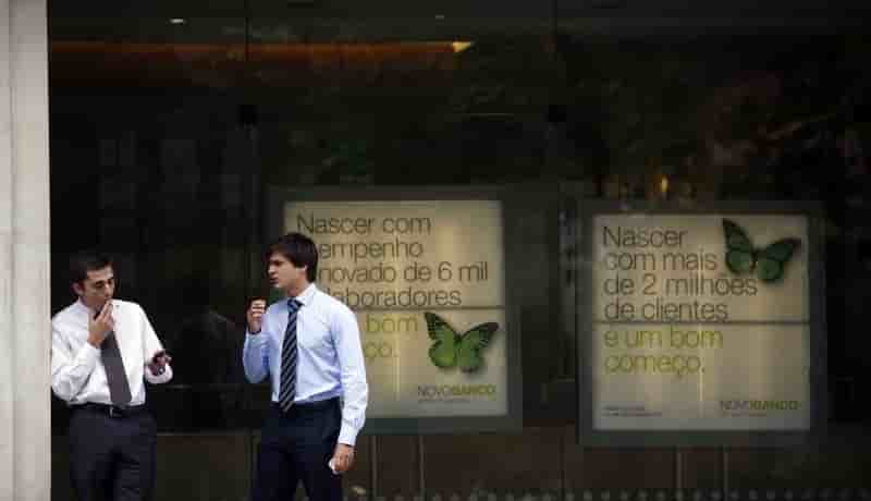 Novo banco, en perte en 2014, vise un retour rapide au profit