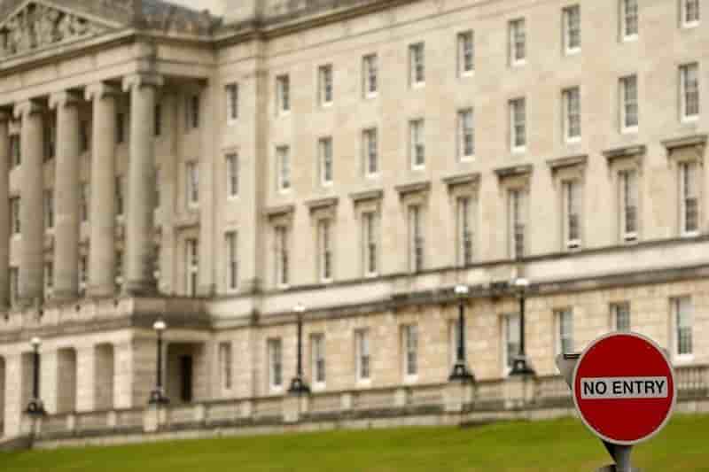Londres appelle a la reprise du dialogue en irlande du nord