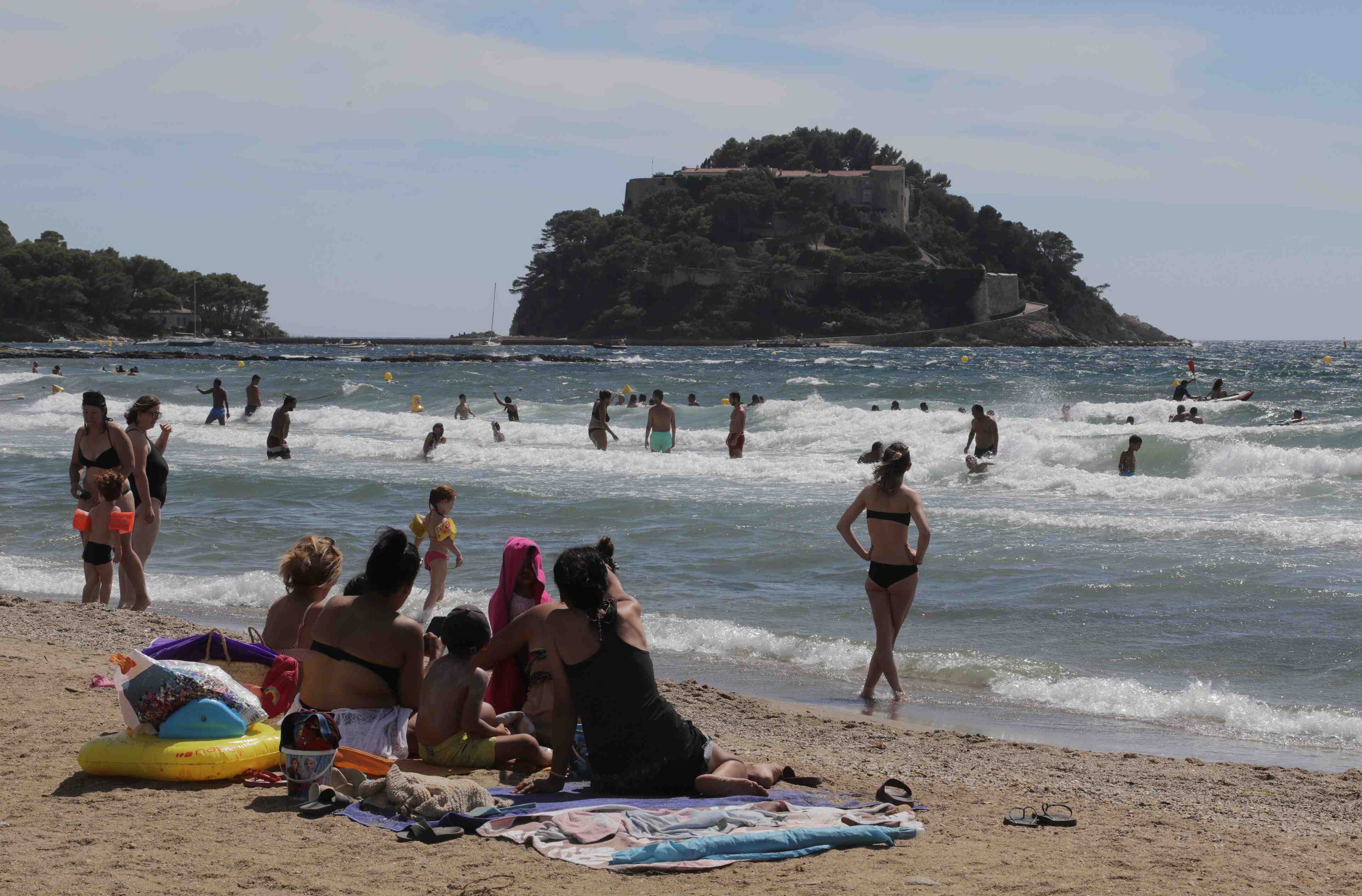Coronavirus: en france, le nombre de nouveaux cas rechute sous 500