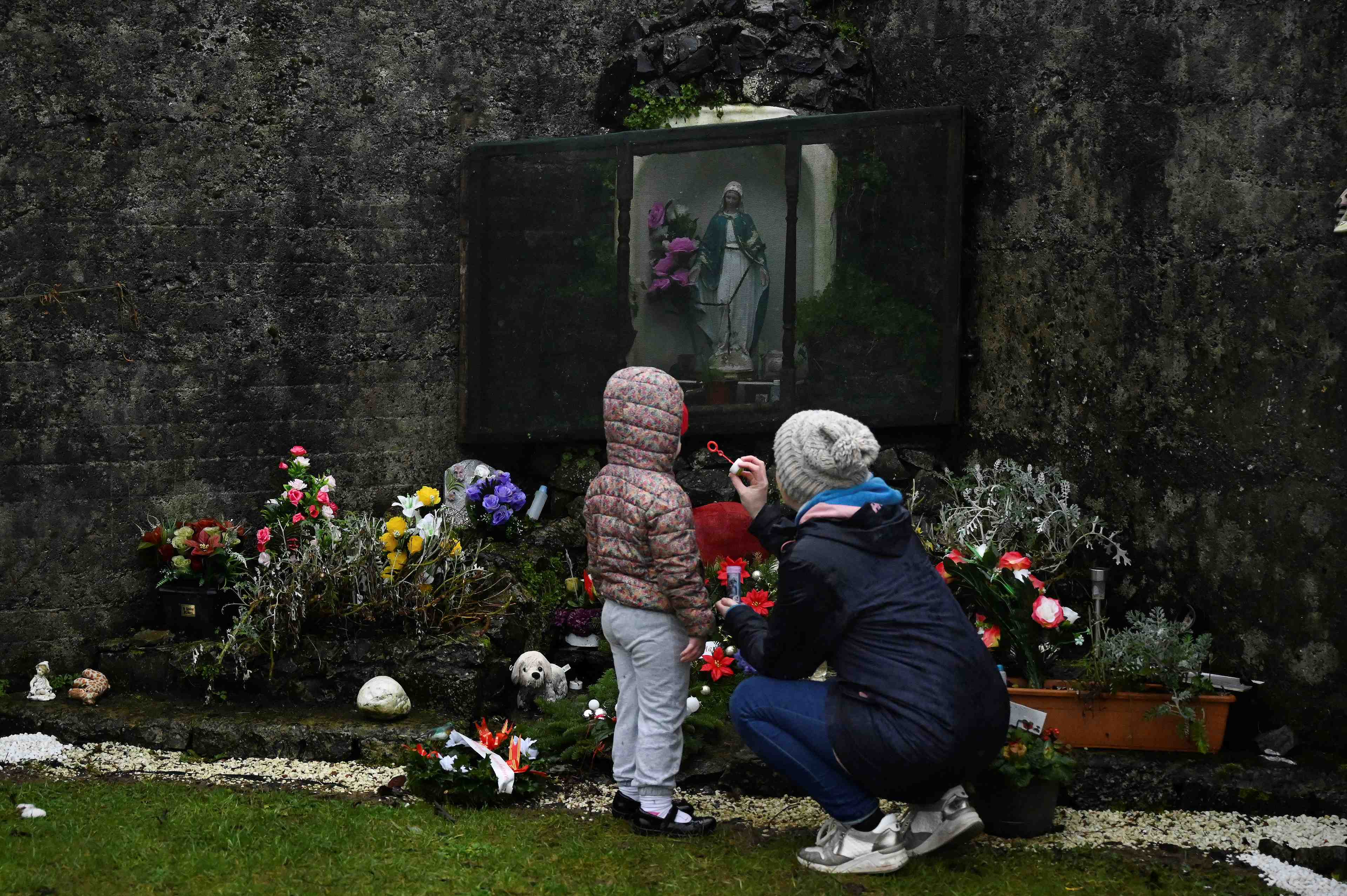 Irlande: rapport accablant sur les "maisons meres-enfants" gerees par l'eglise