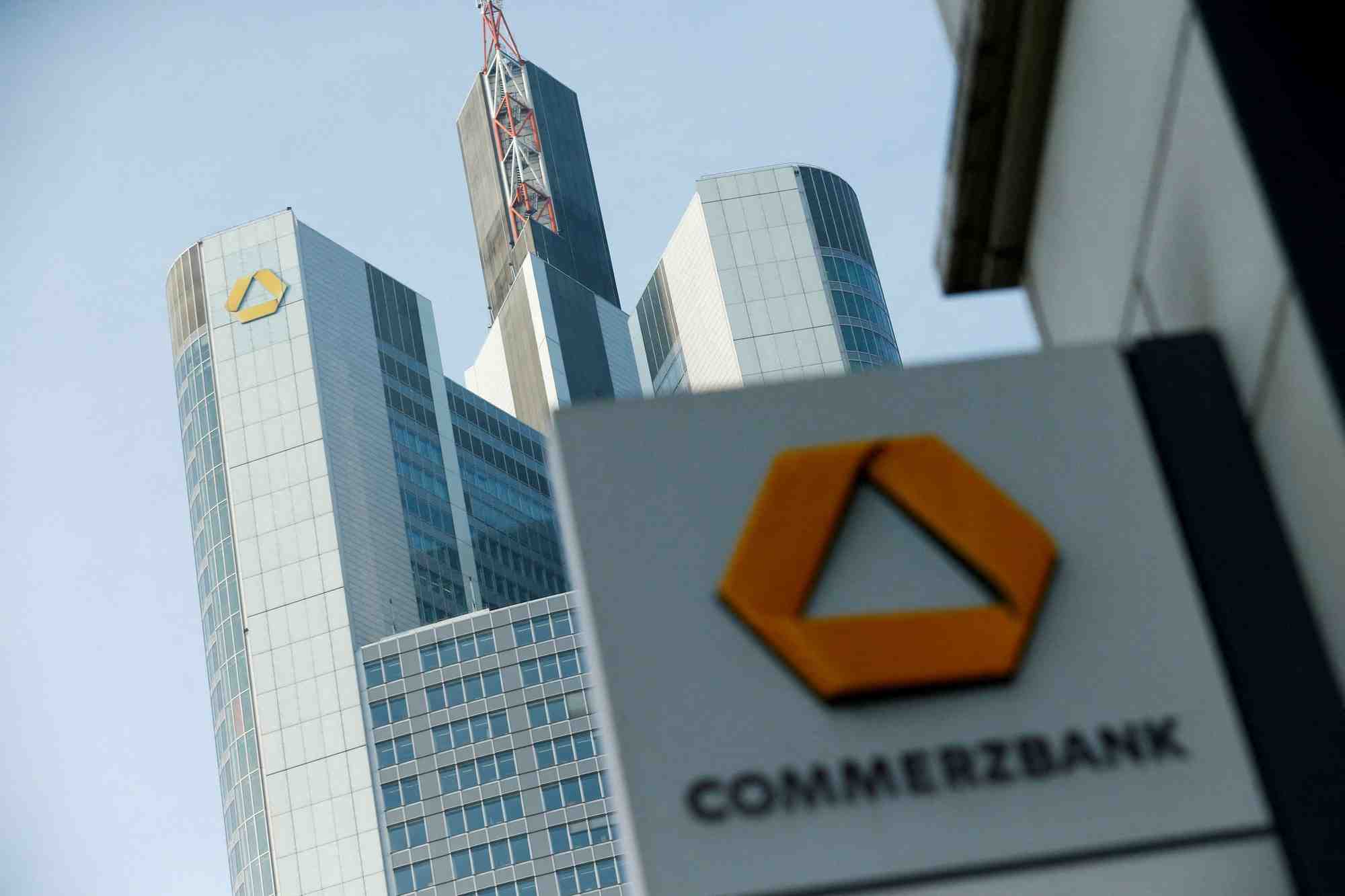 La banque Italienne UniCredit est montée à 28 % du capital de la banque allemande, toujours dans une optique d'investissement.
