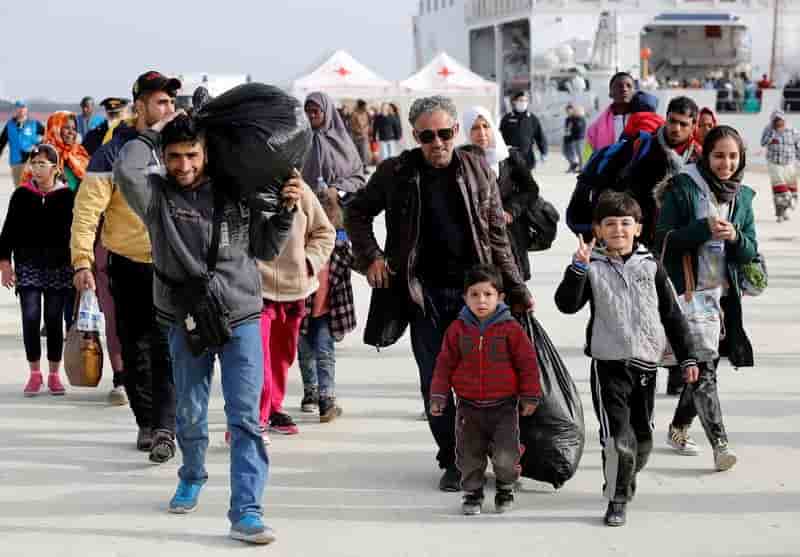 Mille trois cents migrants debarquent dans les ports de sicile
