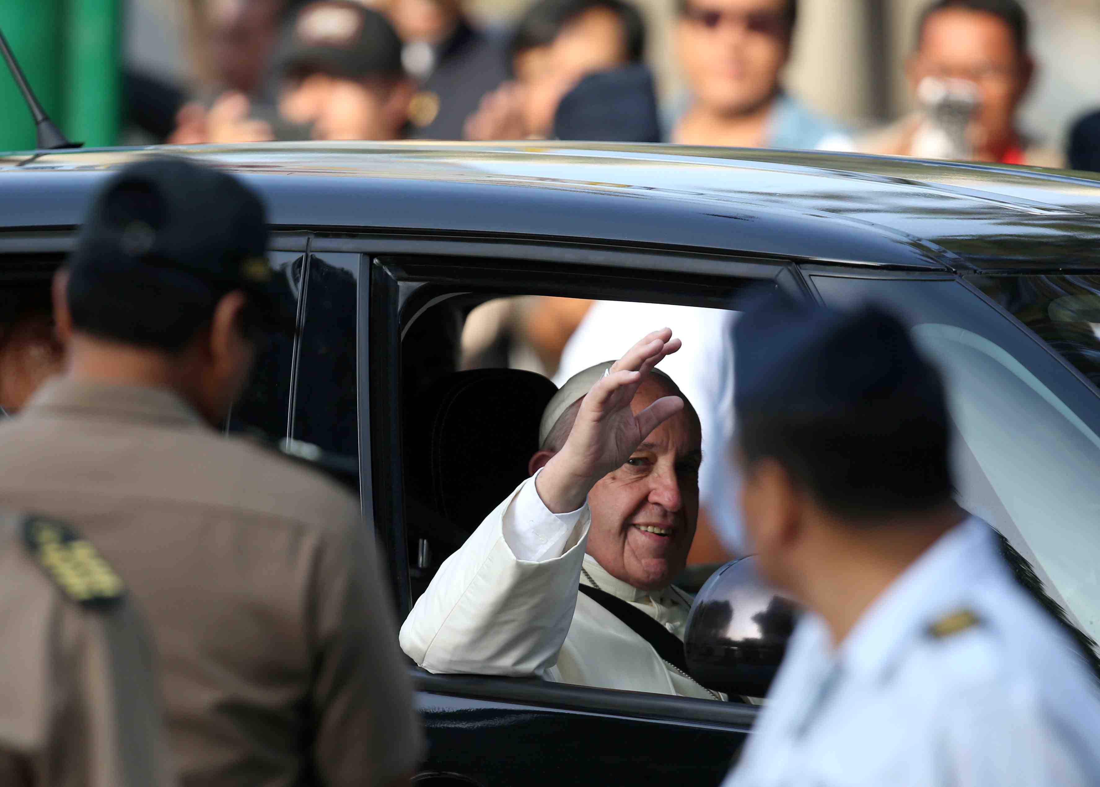 Le pape au perou dans la foret amazonienne menacee