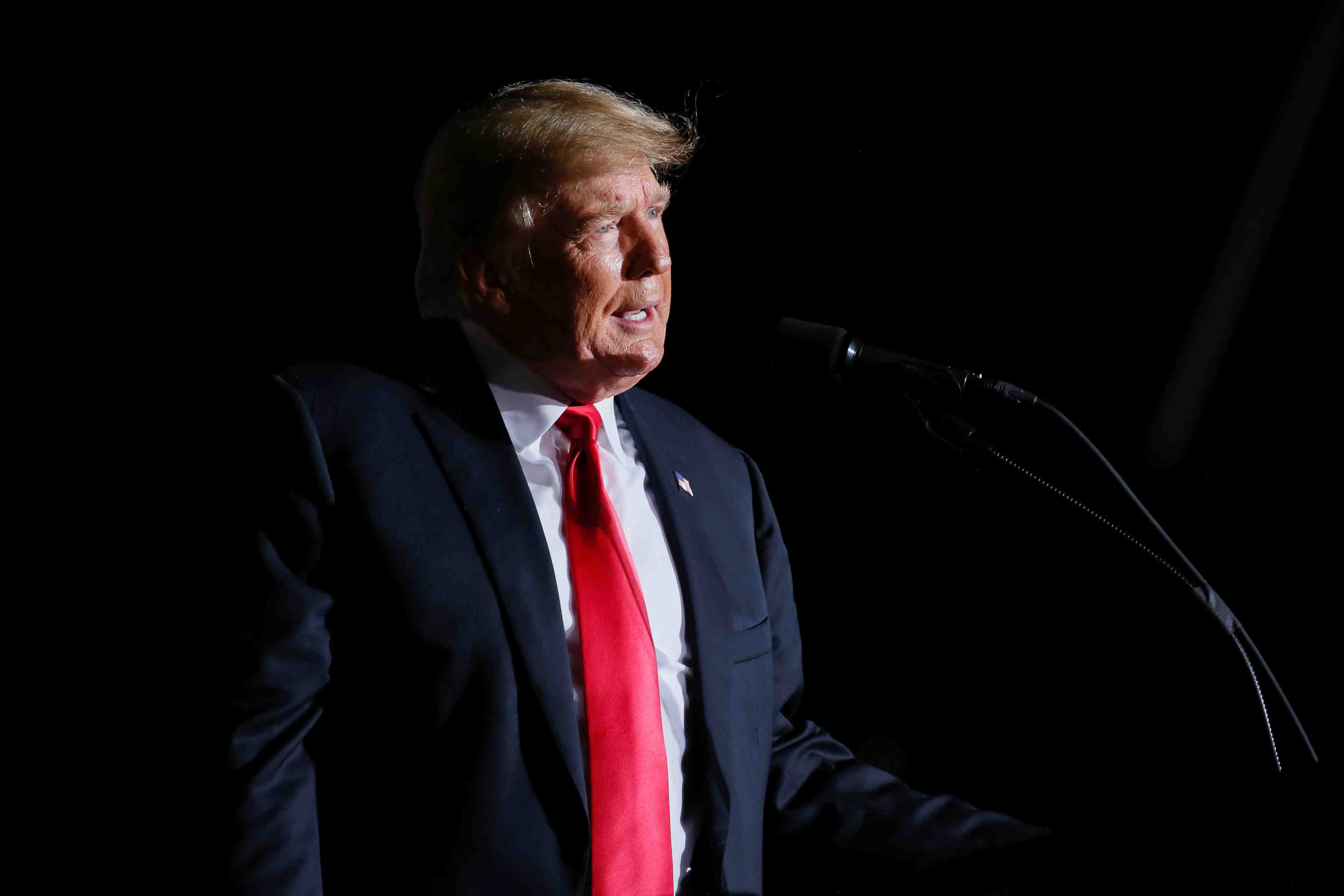 Trump depose un recours contre une enquete de la chambre sur l'assaut du 6 janvier