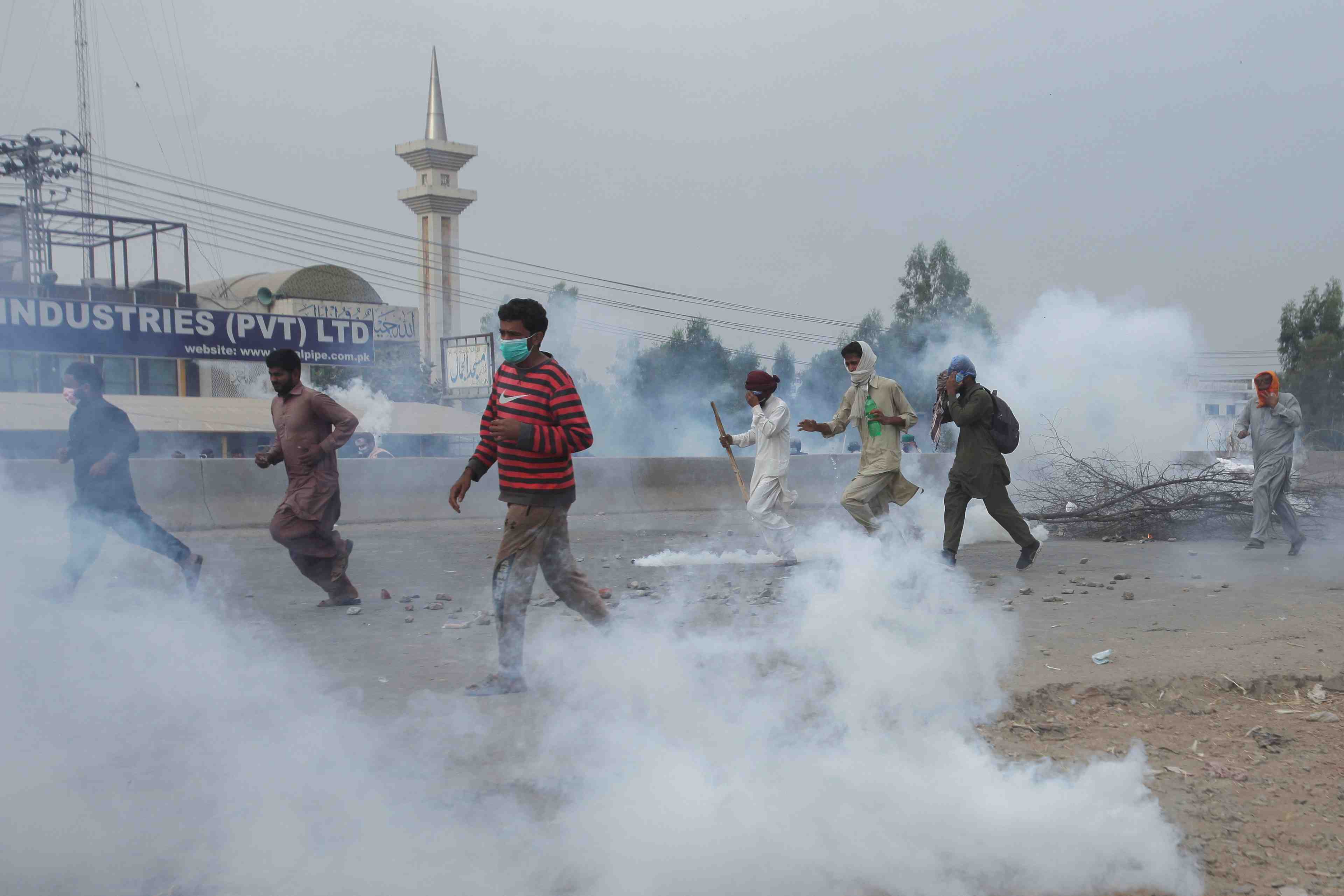 Heurts meurtriers au pakistan lors d'une manifestation contre charlie hebdo